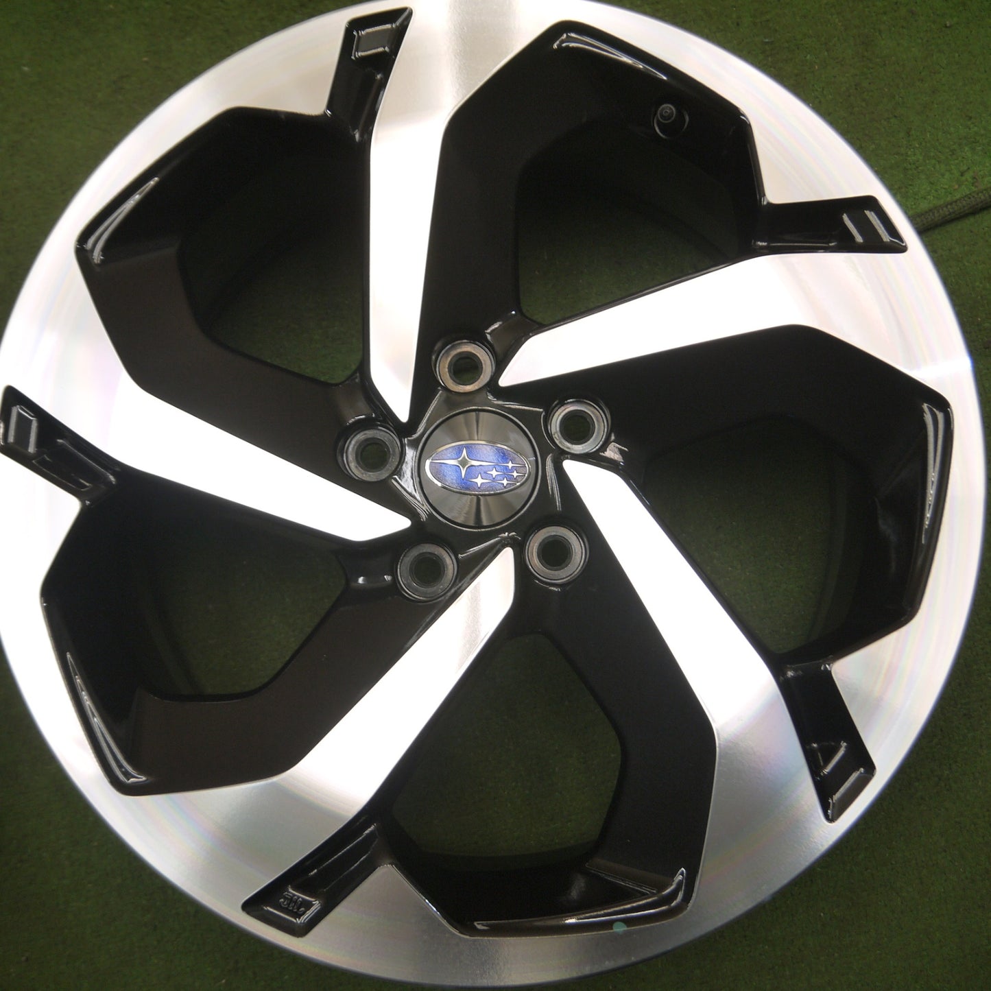*送料無料* 新車外し★スバル フォレスター SKE アドバンス 純正 純正 ホイール 18インチ Advance 18×7J PCD114.3/5H★4051006Hホ