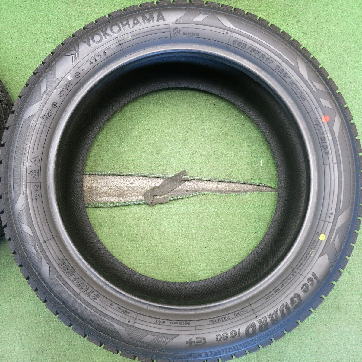 未使用！25年◎スタッドレス 205/55R17 ヨコハマ アイスガード iG80 E+ タイヤ 17インチ ノア ヴォクシー エスクァイア 等◎6081402HAスタ