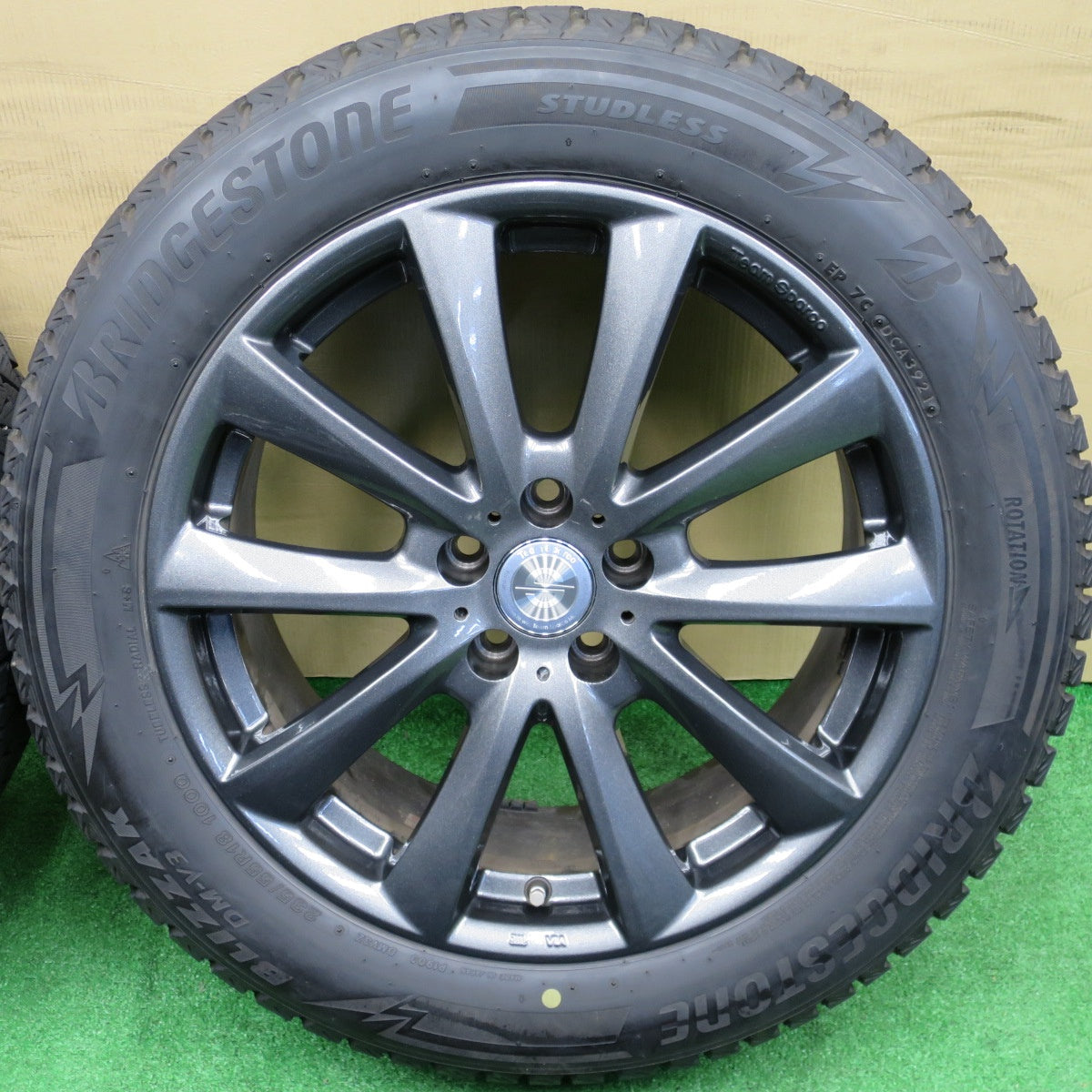 バリ溝！キレイ！9分★ボルボ 等 Team Sparco 235/55R18 スタッドレス ブリヂストン ブリザック DM-V3 チームスパルコ 18インチ PCD108/5H★6011503NKス