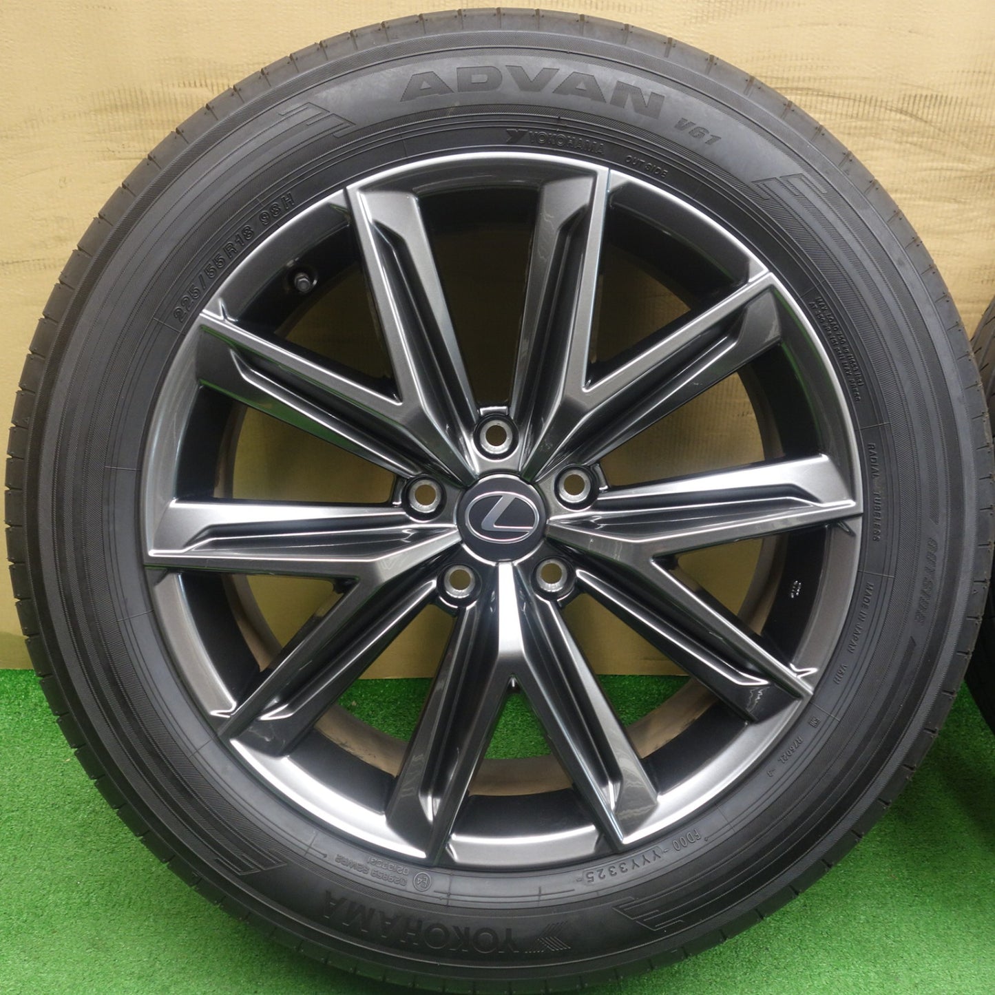 ほぼ新車外し！25年◎レクサス LBX 純正 225/55R18 ヨコハマ アドバン V61 18インチ PCD114.3/5H◎6071301KTノ