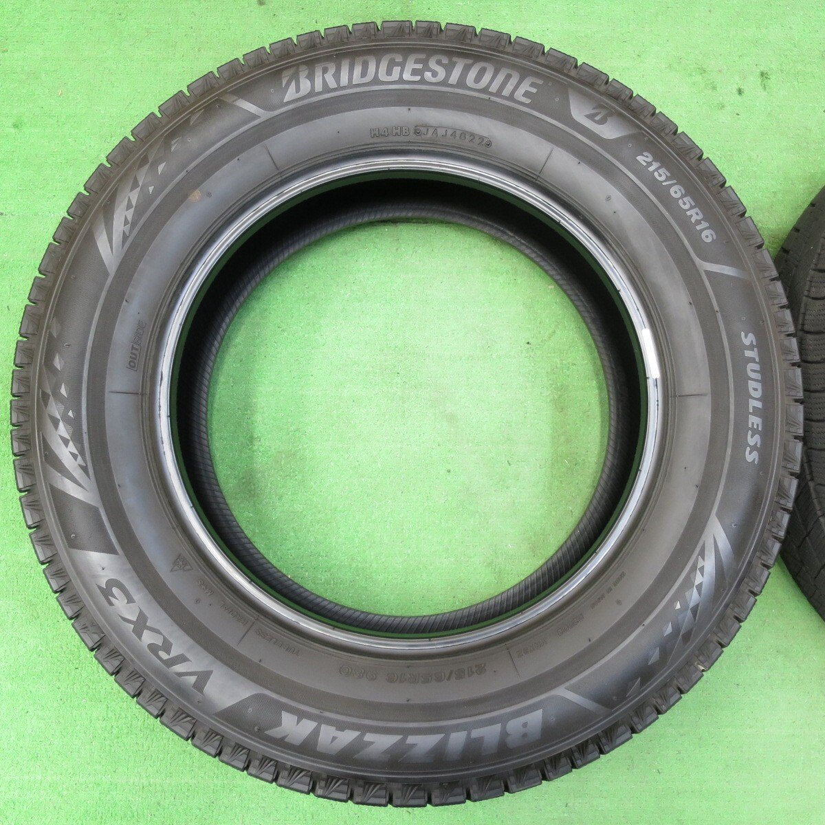 バリ溝 22年 9分★スタッドレス 215/65R16 ブリヂストン ブリザック VRX3 16インチ アルファード ヴェルファイア等★4082714イス