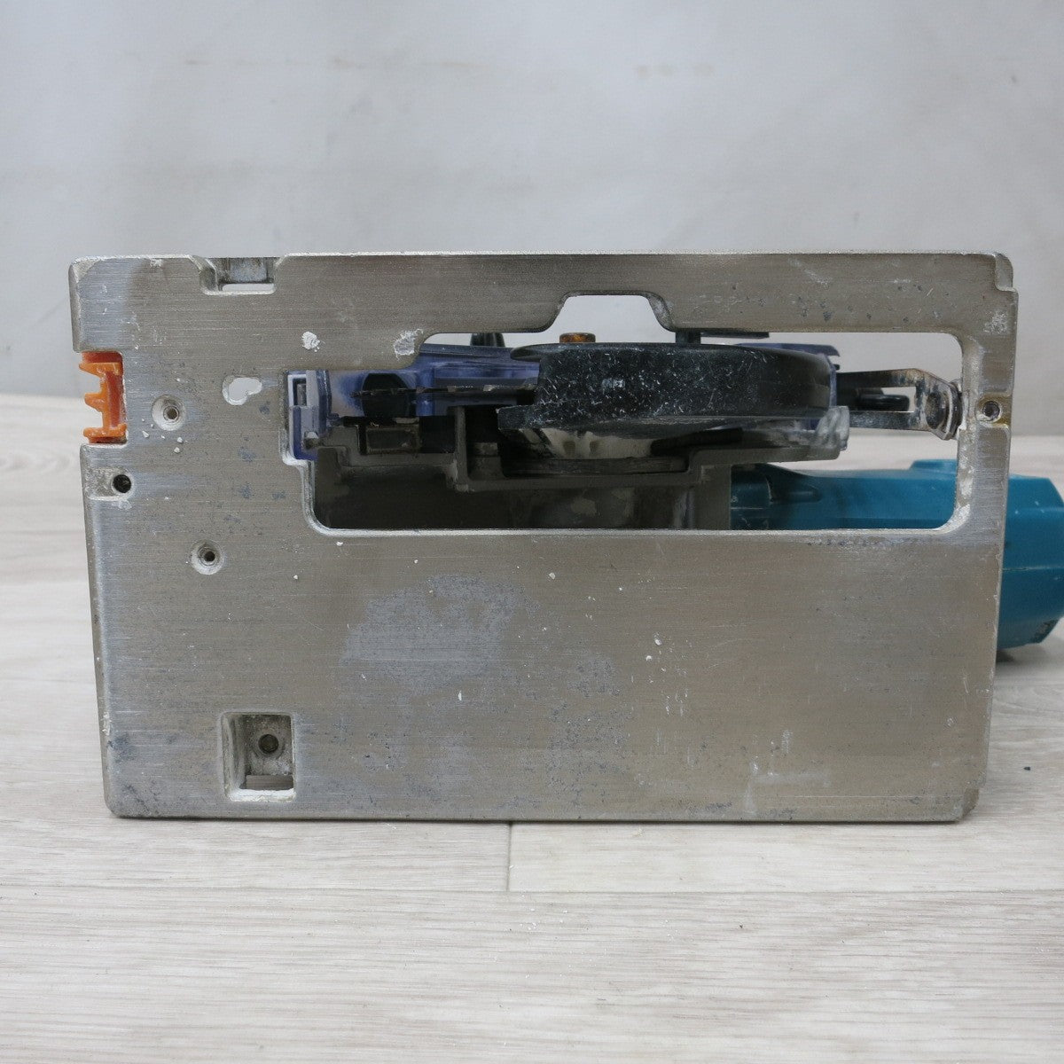 [送料無料] ◆makita マキタ 125mm 防じんマルノコ 5205FX 切断機 丸のこ 木工用 電動工具 100V◆