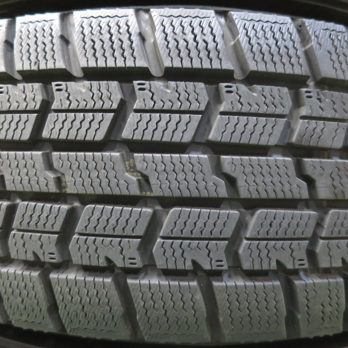 バリ溝！22年！キレイ！9.5分以上★スタッドレス 185/65R15 グッドイヤー アイスナビ7 ravrion RS01 ラブリオン 15インチ PCD100/4H★5060903イス