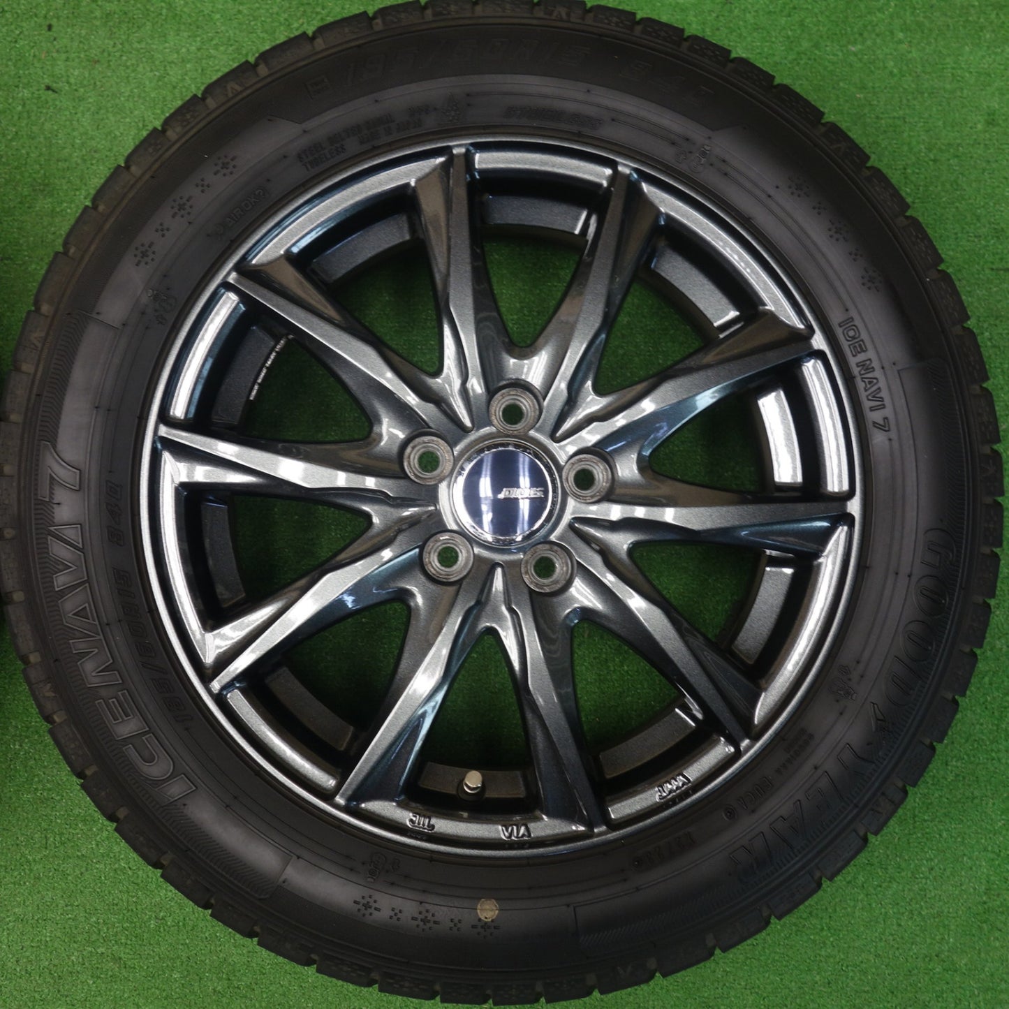 バリ溝！23年！キレイ！ほぼ10分◎シエンタ 等 185/60R15 スタッドレス グッドイヤー アイスナビ7 D.O.S. DOS 15インチ PCD100/5H◎6060103KTス