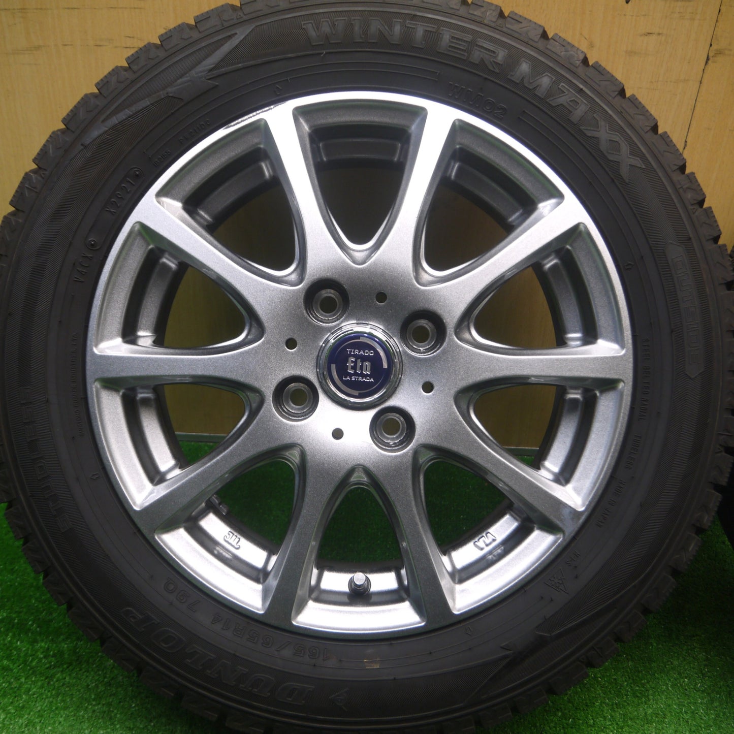[送料無料] バリ溝!21年!キレイ!9.5分★スタッドレス 165/65R14 ダンロップ ウィンターマックス WM02 ティラード Eta ラ・ストラーダ 14インチ 軽自動車 ハスラー デリカD:2 等 PCD100/4H★4110508Hス
