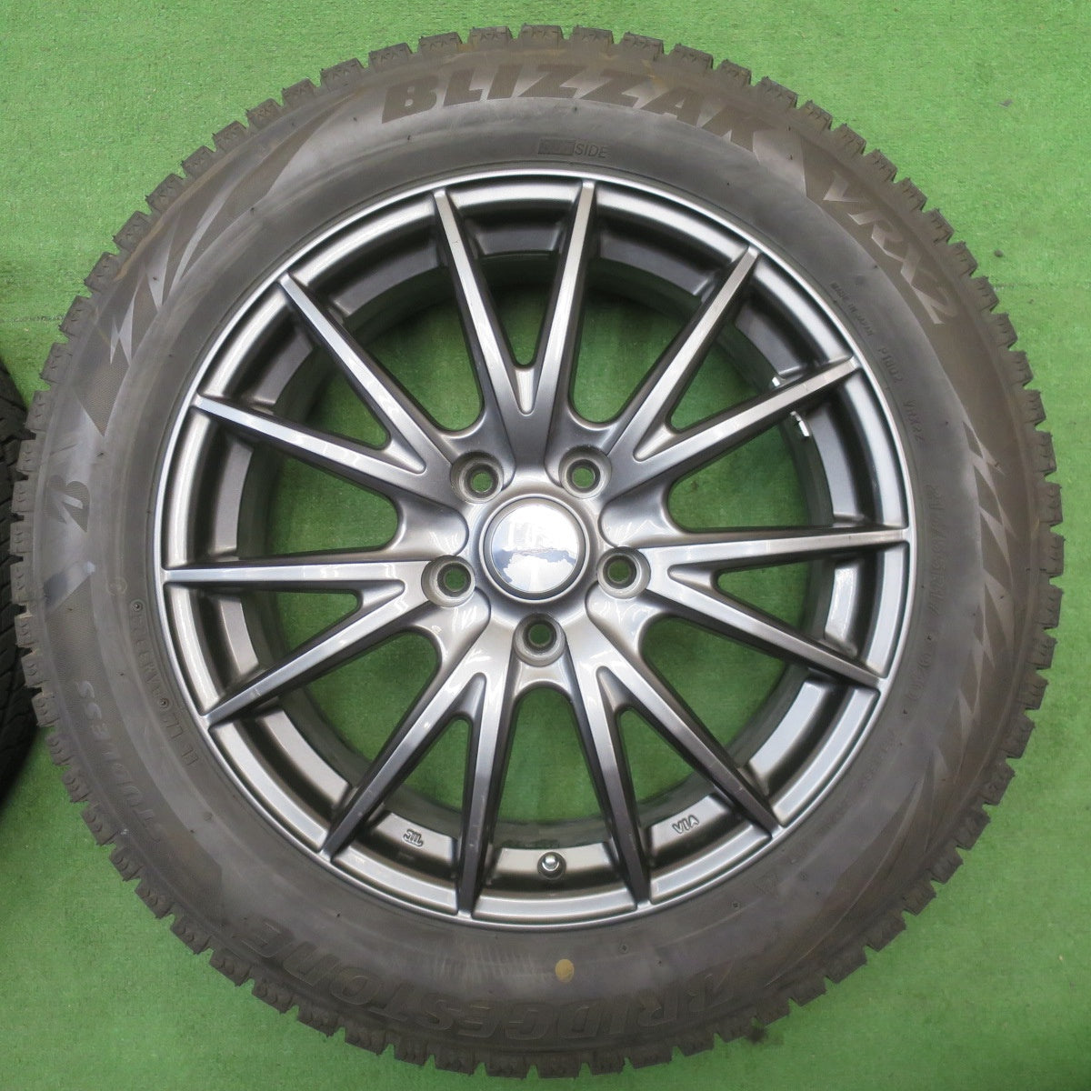 バリ溝！24年！9.5分★スタッドレス 215/55R17 ブリヂストン ブリザック VRX2 VELVA SPORT ヴェルヴァ 17インチ PCD114.3/5H★6033103NJス