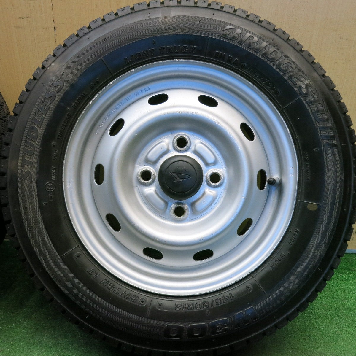キレイ！22年◎ダイハツ ハイゼット 等 純正 スチール 145/80R12 80/78N スタッドレス ブリヂストン W300 12インチ PCD100/4H◎6081411HAス