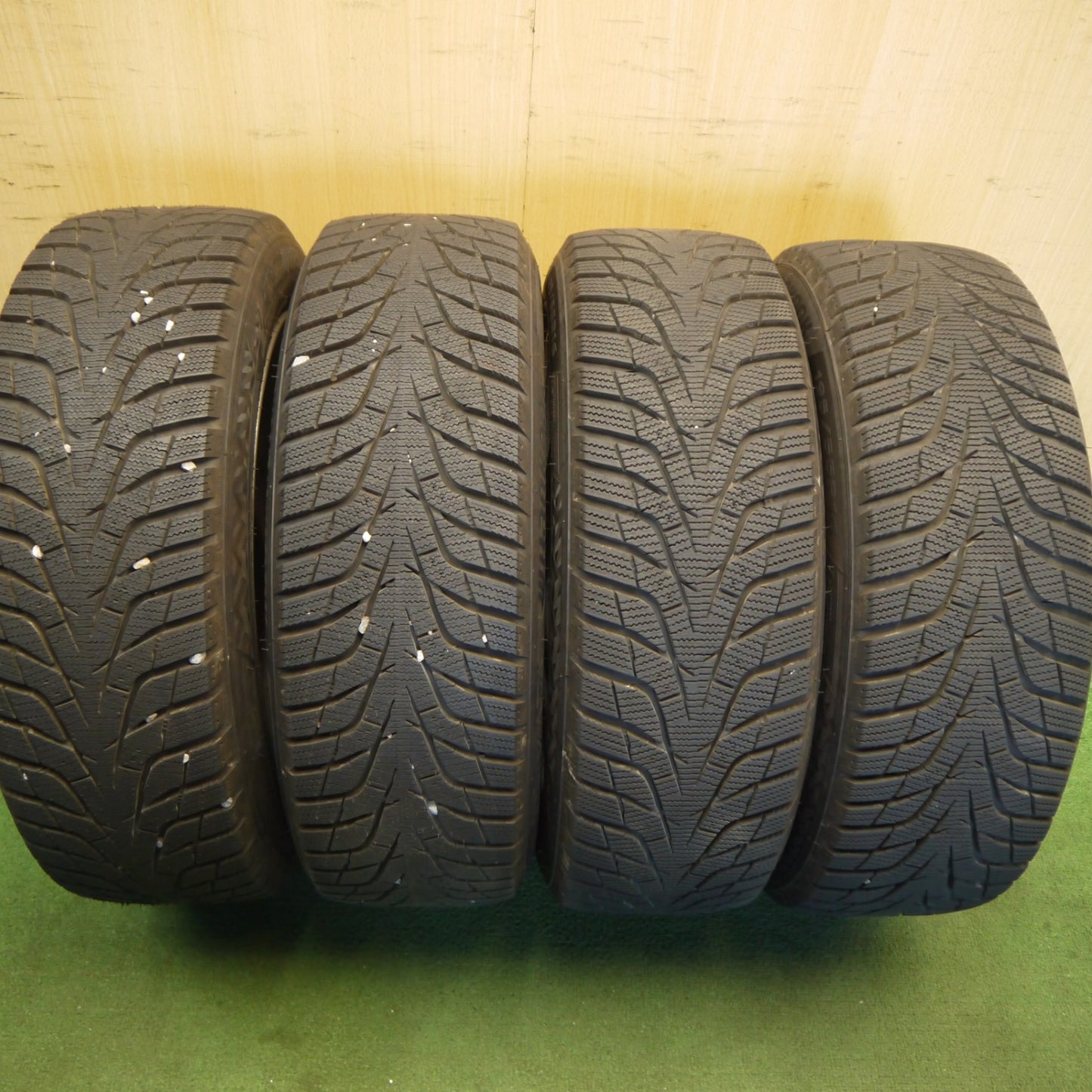 ほぼ未使用！25年！キレイ◎ワーゲン 等 195/55R16 スタッドレス ハンコック ウインター アイセプト IZ3 DESIGN HAWNER W07 ハウナー デザイン 16インチ PCD100/5H◎6082105Hス
