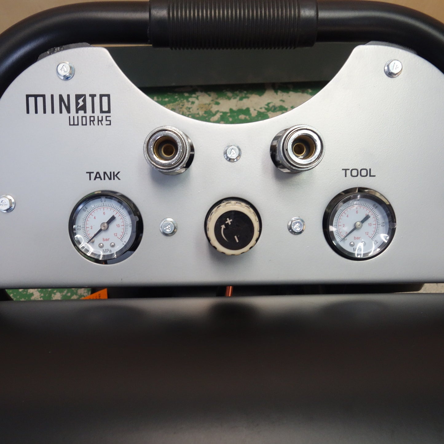 [送料無料] ほぼ未使用☆ミナト 常圧 エアー コンプレッサー 屋内用 100V CP-20Si タンク容量 20L 静音 オイルレス型 MINATOWORKS☆