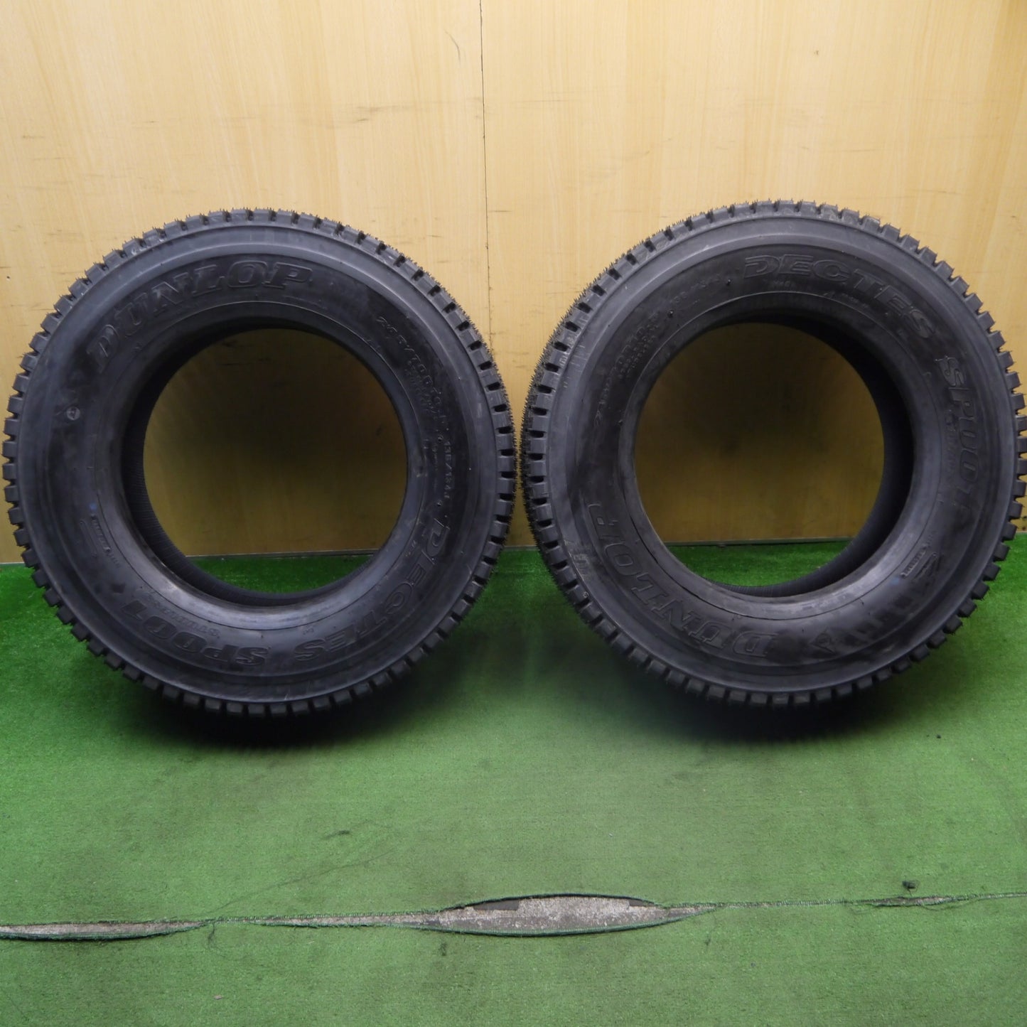 未使用！24年！2本★トラック タイヤ 245/70R19.5 136/134J スタッドレス ダンロップ デクテス SP001 19.5インチ DECTES★5061107KKスタ