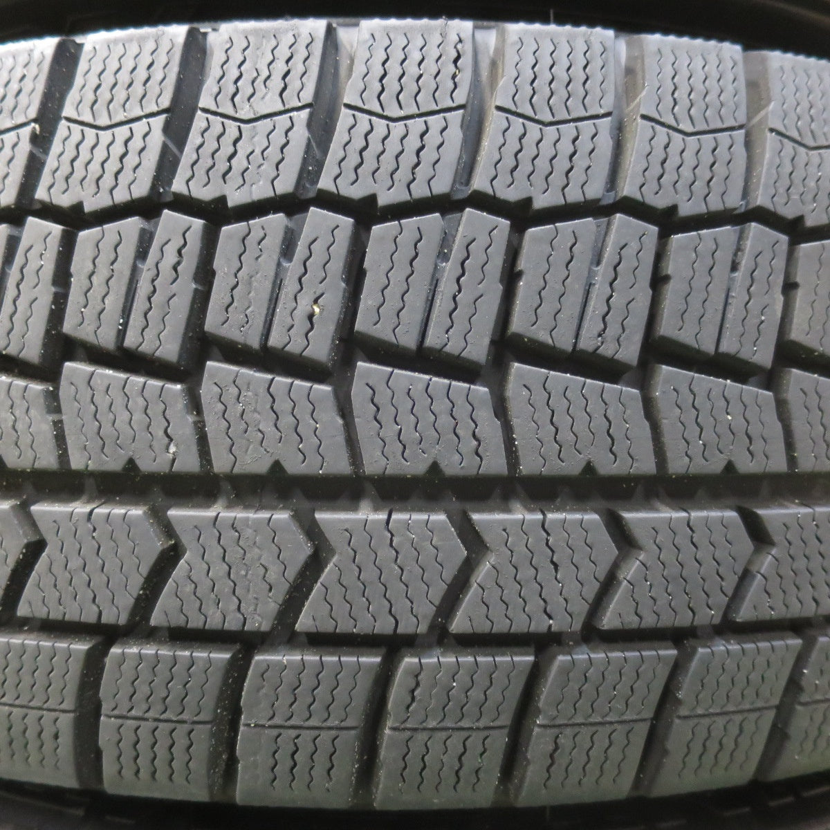 バリ溝！24年！キレイ！9.5分★スタッドレス 215/60R17 ダンロップ ウインターマックス WM02 LEBEN BX レーベン 17インチ PCD114.3/5H★5123012イス