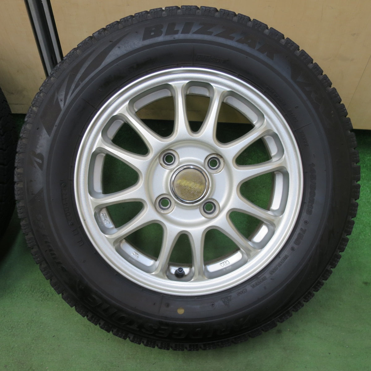 バリ溝！22年！キレイ！8.5分★スタッドレス 145/80R13 ブリヂストン ブリザック VRX2 FINAL MIND ファイナルマインド 13インチ PCD100/4H★5112804TTス