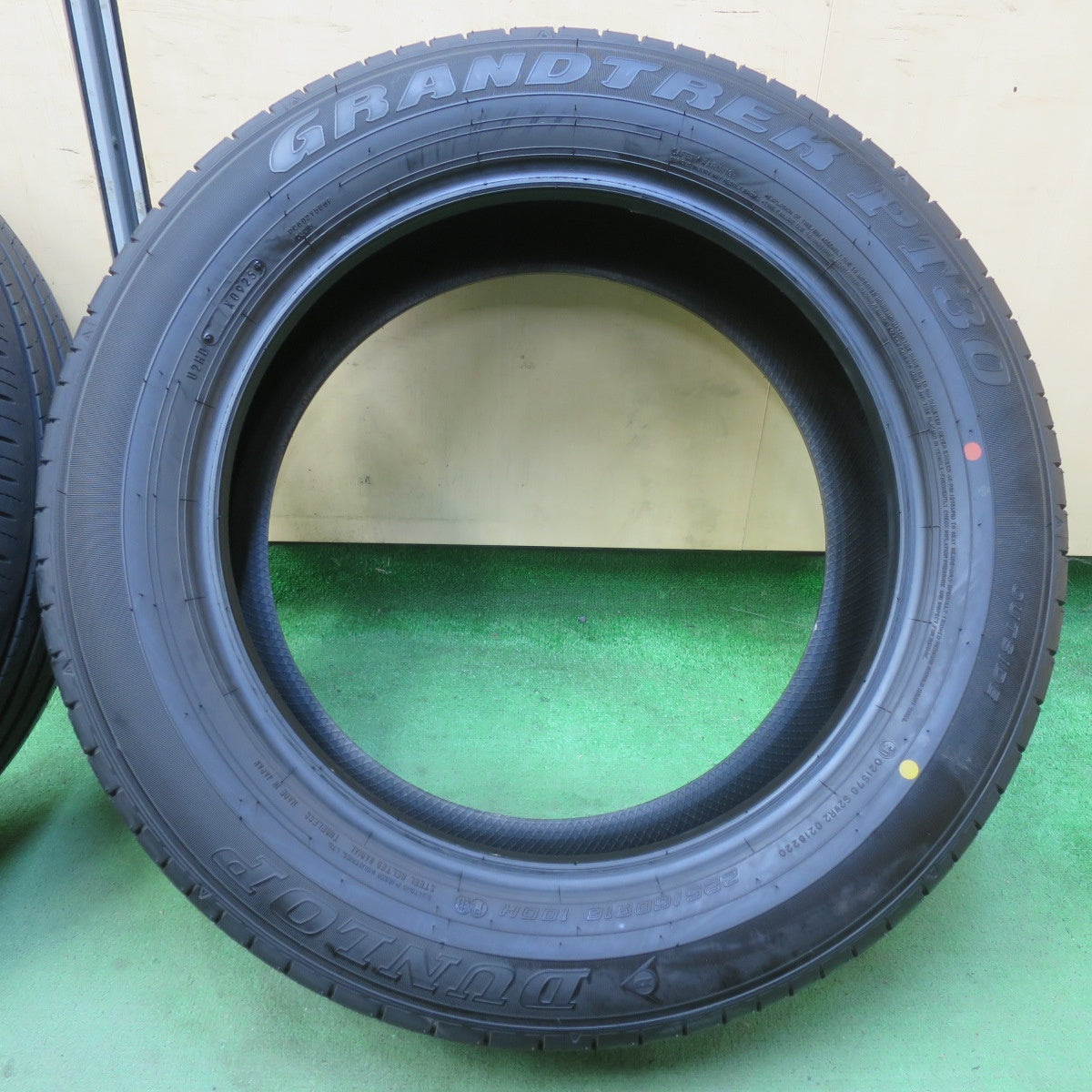 バリ溝！25年！9.5分以上★225/60R18 ダンロップ グラントレック PT30 タイヤ 18インチ ハリアー RAV4 等★5073102イノタ