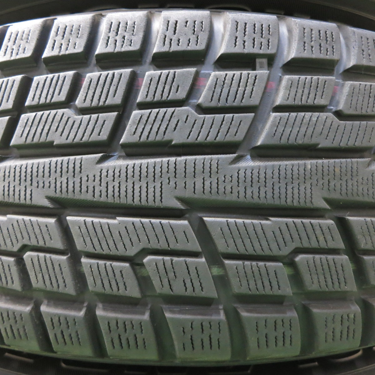 *送料無料* センサー付！バリ溝！綺麗！9分★レクサス等 235/65R18 スタッドレス ヨコハマ ジオランダー i/T-S VELVA SPORT PCD114.3/5H★4042919イス