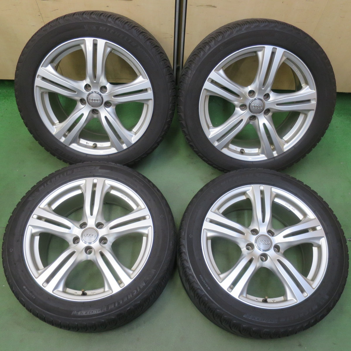 バリ溝！8.5分◎アウディ 等 ATS 245/45R18 スタッドレス ミシュラン X-ICE SNOW 18インチ PCD112/5H◎6100808イス