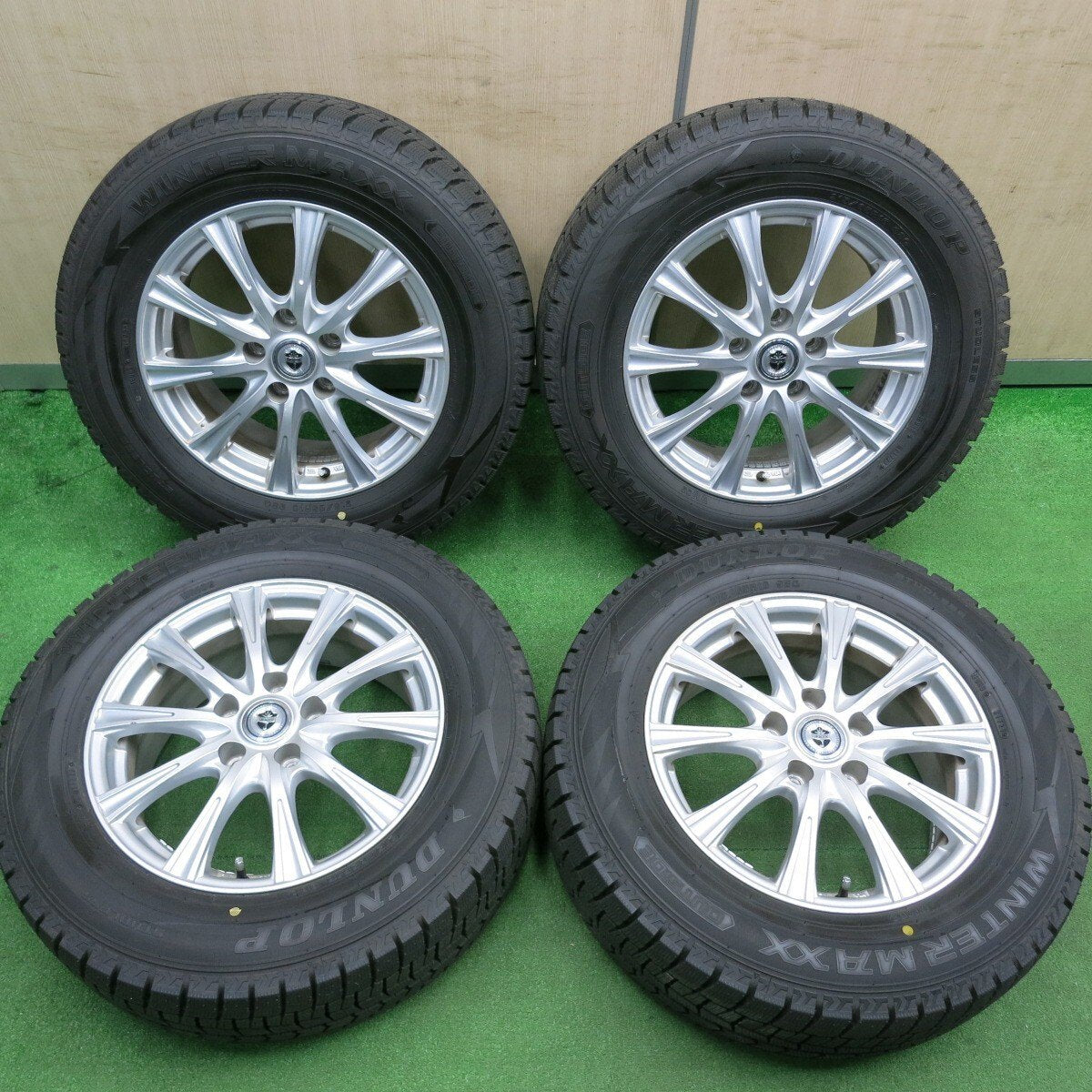 バリ溝！23年！キレイ！ほぼ10分★スタッドレス 215/65R16 ダンロップ ウインターマックス WM02 JOKER ジョーカー 16インチ PCD114.3/5H★4123006HAス