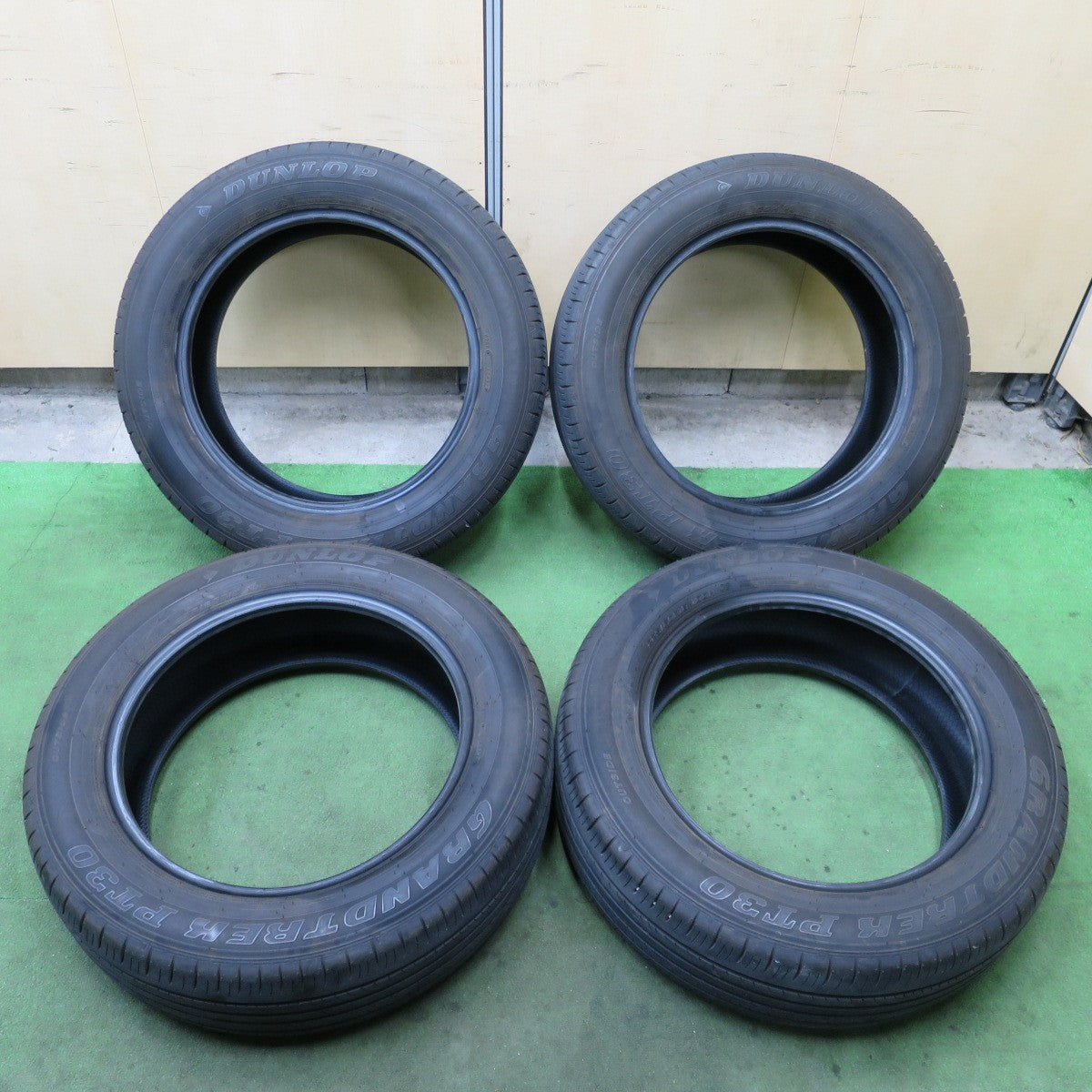 バリ溝！23年！9.5分★225/60R18 ダンロップ グラントレック PT30 タイヤ 18インチ ハリアー RAV4 エクストレイル 等★6022301NGノタ
