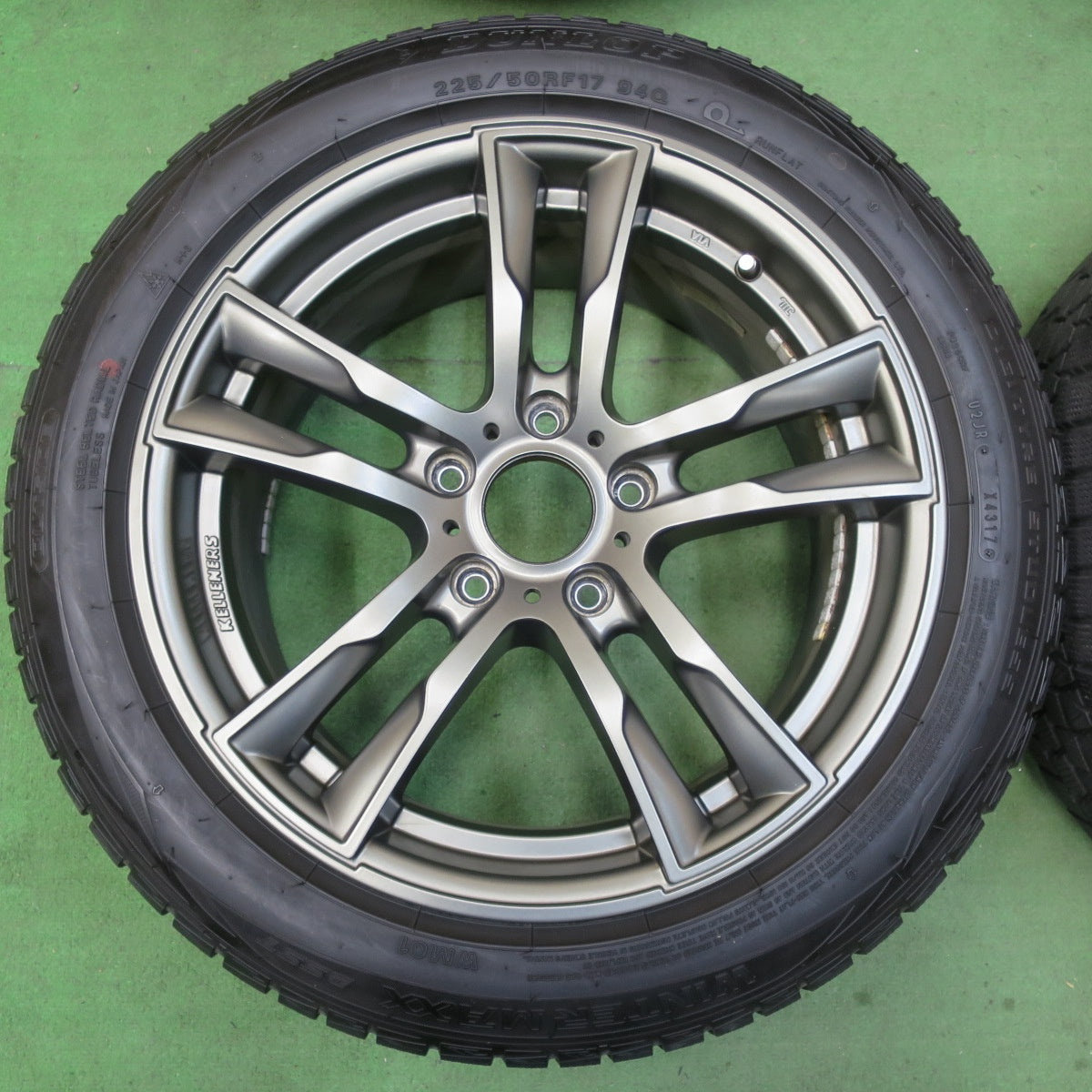 [送料無料] バリ溝！キレイ！9.5分★BMW 等 KELLENERS 225/50R17 スタッドレス ダンロップ ウインターマックス WM01 DSST 17インチ ケレナーズ PCD120/5H★5012706イス