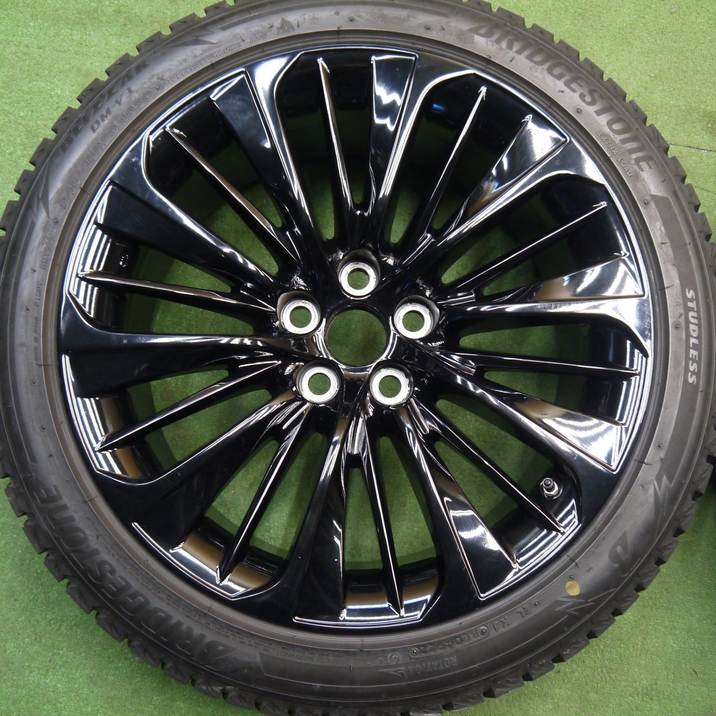 センサー付！バリ溝！22年！キレイ！8.5分★レクサス LS 純正 OP 245/45R20 スタッドレス ブリヂストン ブリザック DM-V3 20インチ PCD120/5H★6021601Hス