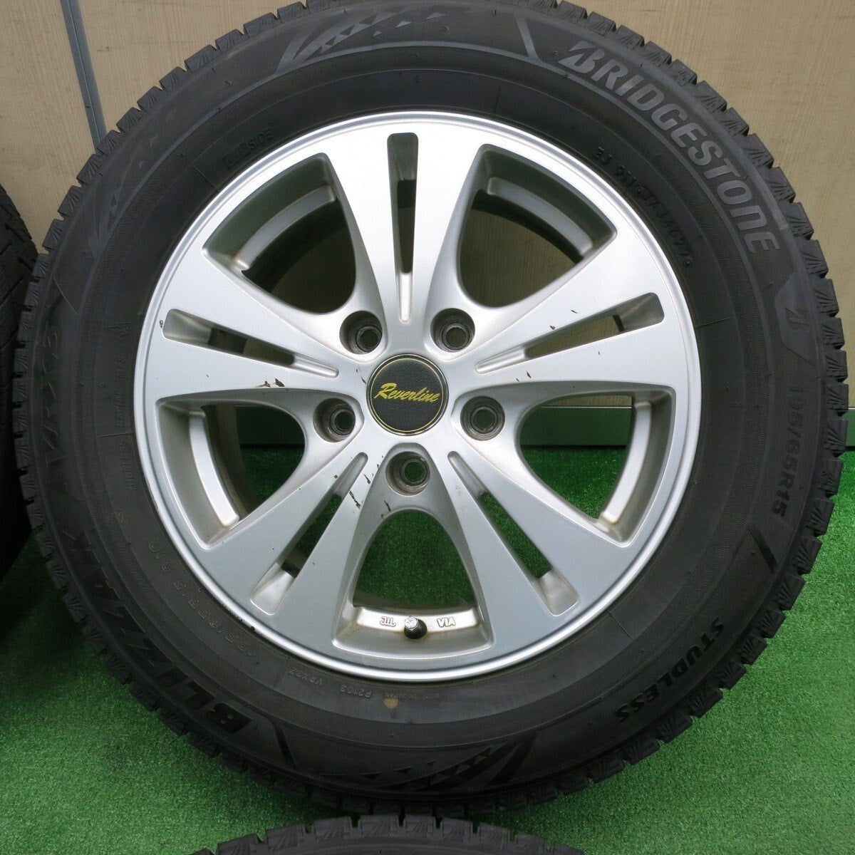 バリ溝！22年！9.5分★スタッドレス 195/65R15 ブリヂストン ブリザック VRX3 Reverline リバーライン 15インチ PCD114.3/5H★4120507TNス