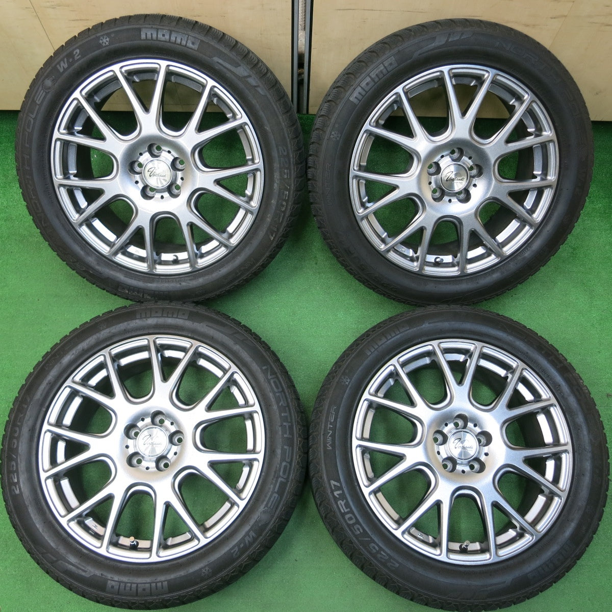 *送料無料* バリ溝！キレイ！8.5分★レガシィ等 225/50R17 スタッドレス モモ NORTHPOLE W-2 Verthandi ヴェルザンディ PCD100/5H★4032707イス