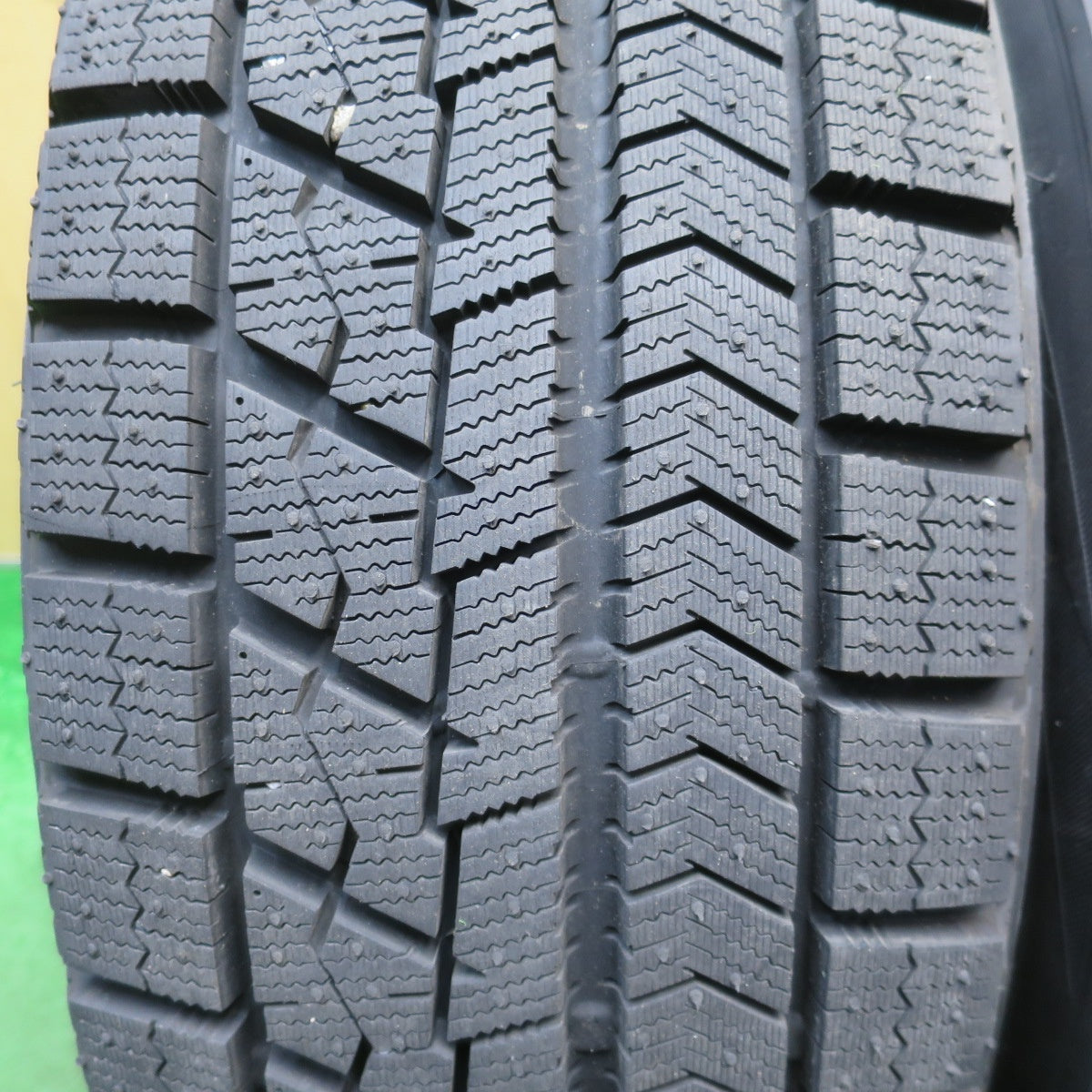 バリ溝！キレイ！ほぼ10分★スタッドレス 215/65R16 ブリヂストン ブリザック VRX BALMINUM BR10 バルミナ 16インチ PCD114.3/5H★6021008NJス