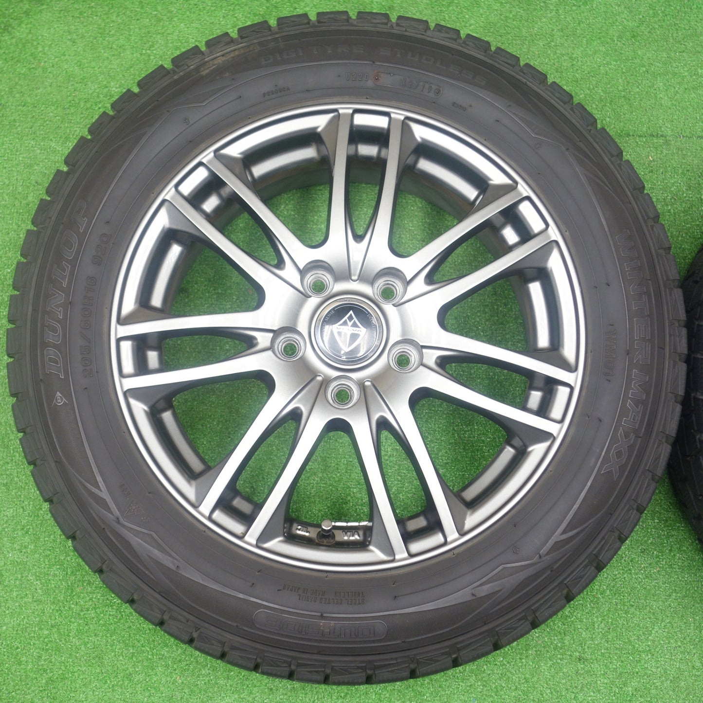 バリ溝！キレイ！9.5分★スタッドレス 205/60R16 ダンロップ ウインターマックス WM01 VELVA ヴェルヴァ 16インチ PCD114.3/5H★6011201KTス