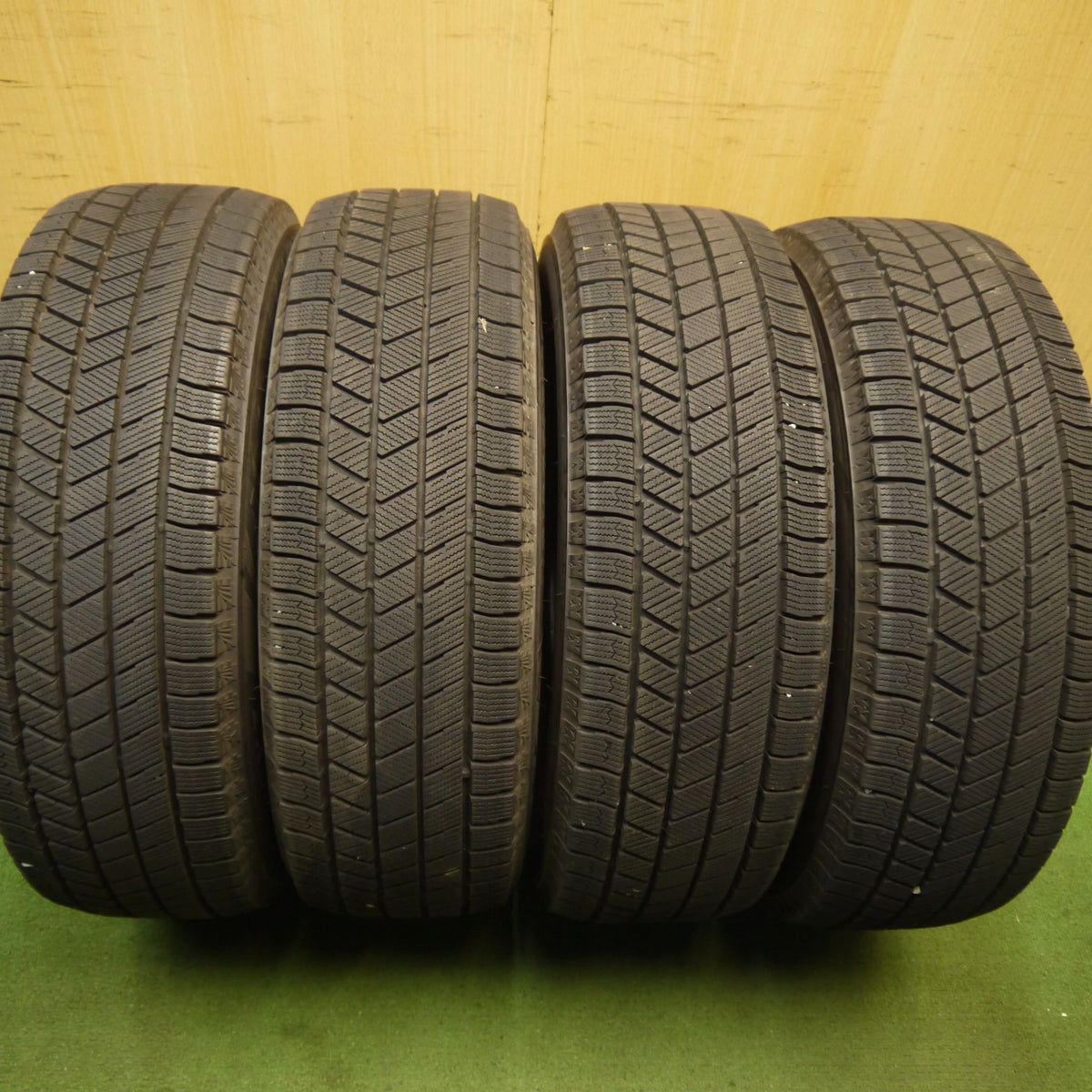 バリ溝！9.5分◎スタッドレス 195/65R15 ブリヂストン ブリザック VRX3 タイヤ 15インチ プリウス セレナ ノア ヴォクシー 等◎6080405Hスタ