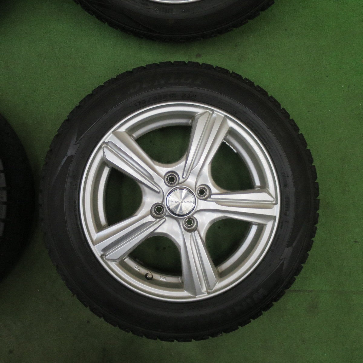バリ溝！キレイ！9.5分★スタッドレス 175/65R15 ダンロップ ウインターマックス WM02 VIOLENTO ヴィオレント 15インチ PCD100/4H★6021806TTス