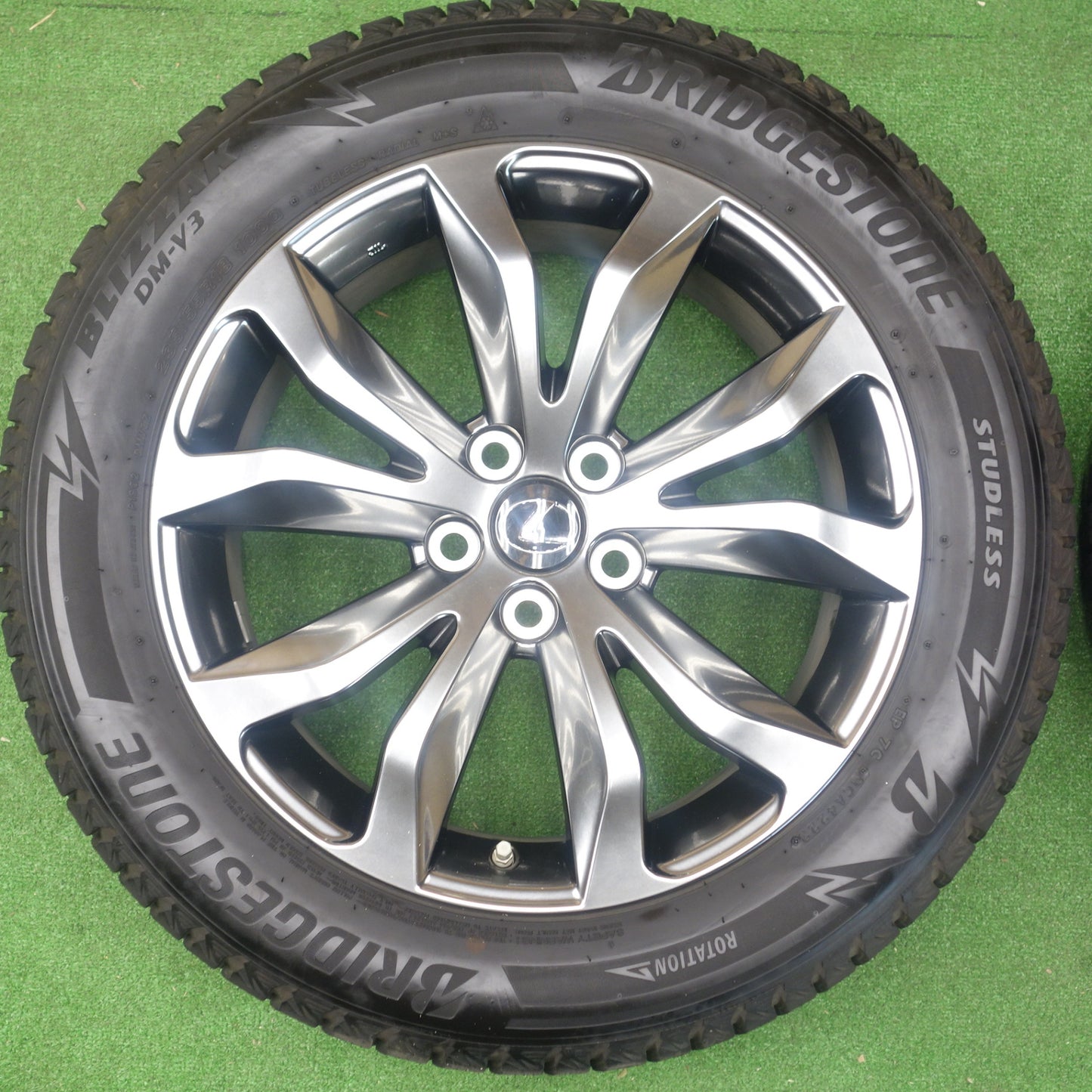 センサー付！バリ溝！23年！キレイ！9分★レクサス NX Fスポーツ 純正 235/55R18 スタッドレス ブリヂストン ブリザック DM-V3 18インチ PCD114.3/5H★6013101KTス