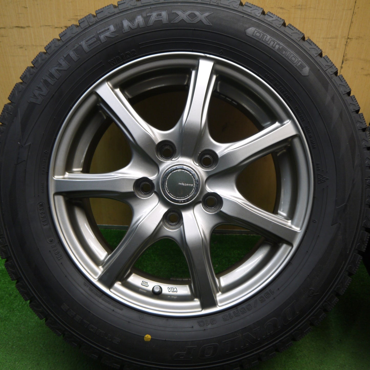 バリ溝！23年！9.5分以上★スタッドレス 195/65R15 ダンロップ ウインターマックス WM02 MiLLOUS ミルアス 15インチ PCD114.3/5H★5080104Hス