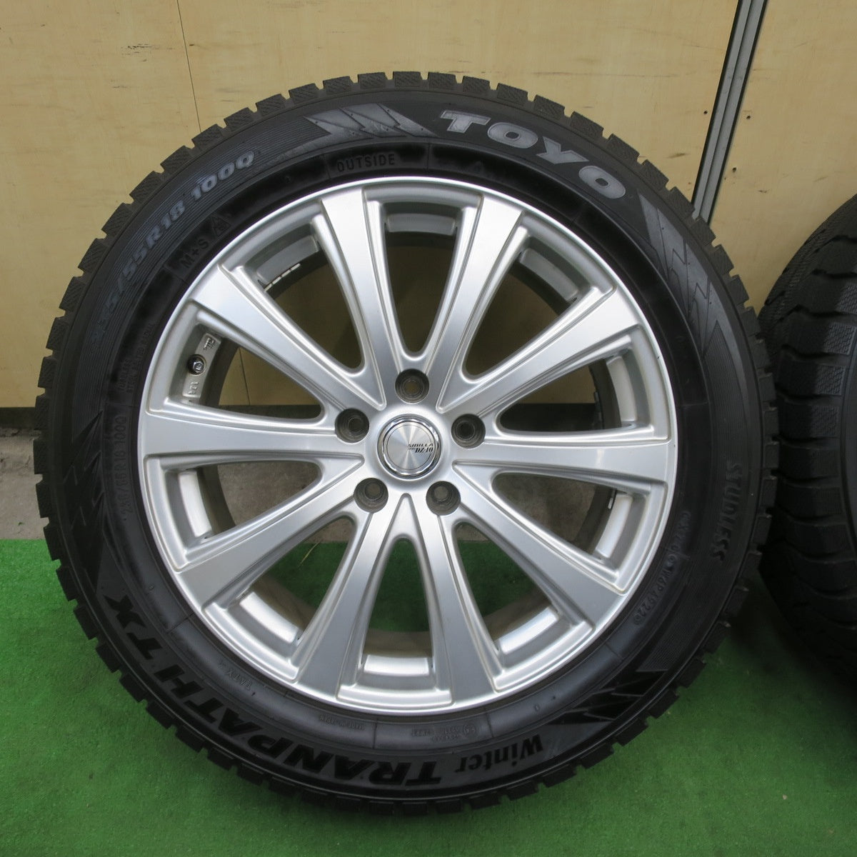 超バリ溝！22年！キレイ！9.5分以上★スタッドレス 235/55R18 トーヨー ウインター トランパス TX SIBILLA NEXT DZ-10 シビラ 18インチ PCD114.3/5H★5112104TTス