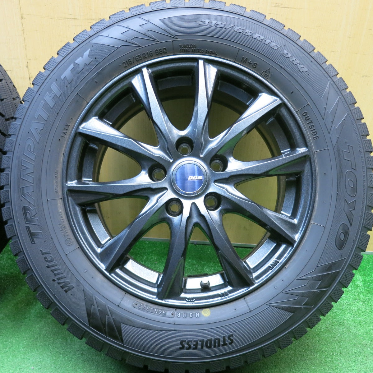 バリ溝！23年！キレイ！9.5分★スタッドレス 215/65R16 トーヨー ウインター トランパス TX D.O.S. DOS 社外 アルミ 16インチ PCD114.3/5H★6020514HAス