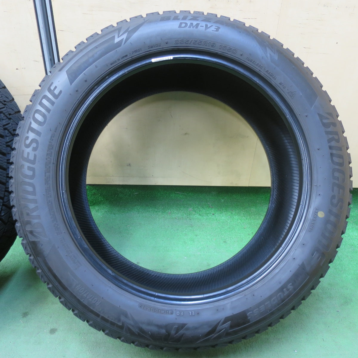 バリ溝！9.5分★スタッドレス 235/55R19 ブリヂストン ブリザック DM-V3 タイヤ 19インチ レクサス RX ハリアー RAV4 等★6010707イスタ