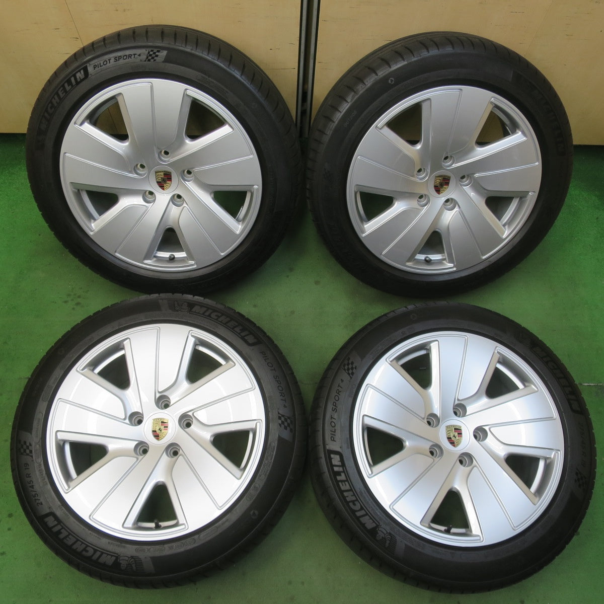 バリ溝！23年！キレイ！9.5分★ポルシェ タイカン 純正 225/55R19 275/45R19 ミシュラン パイロットスポーツ4 19インチ PCD130/5H★6022507イノ