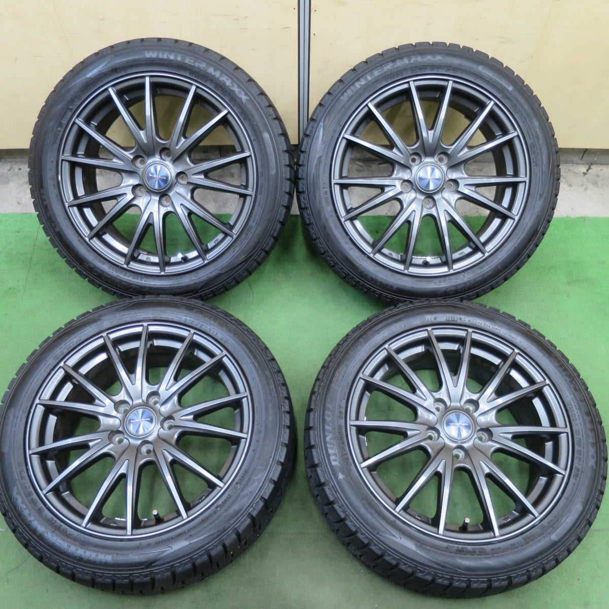 バリ溝！22年！キレイ！9.5分★スタッドレス 215/50R17 ダンロップ ウインターマックス WM02 VELVA SPORT ヴェルヴァ スポーツ 17インチ PCD114.3/5H★6042302TTス
