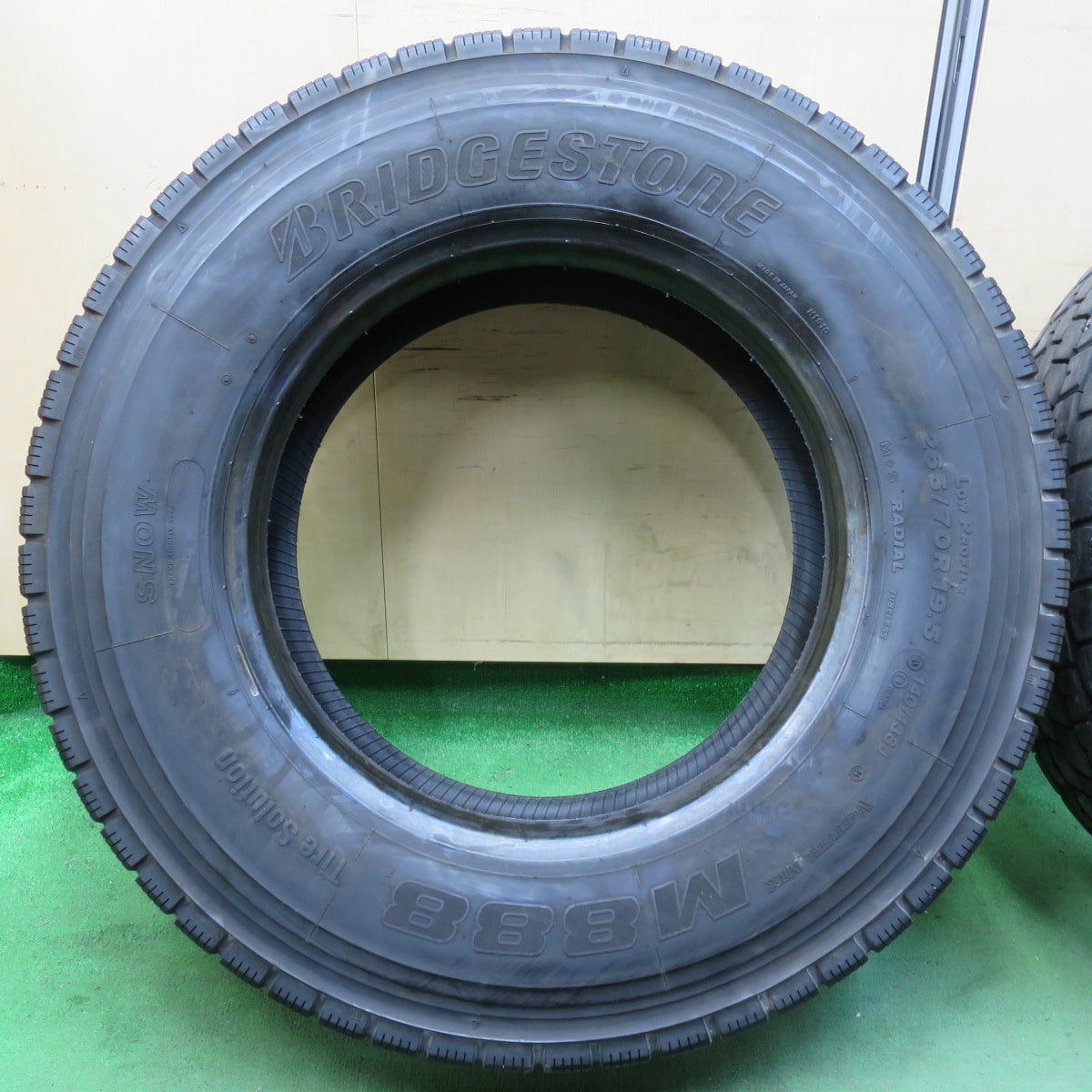 [送料無料] バリ溝！22年！9分★トラック タイヤ 265/70R19.5 140/138J ブリヂストン M888 ミックス オールシーズン 19.5インチ★5021406イスタ