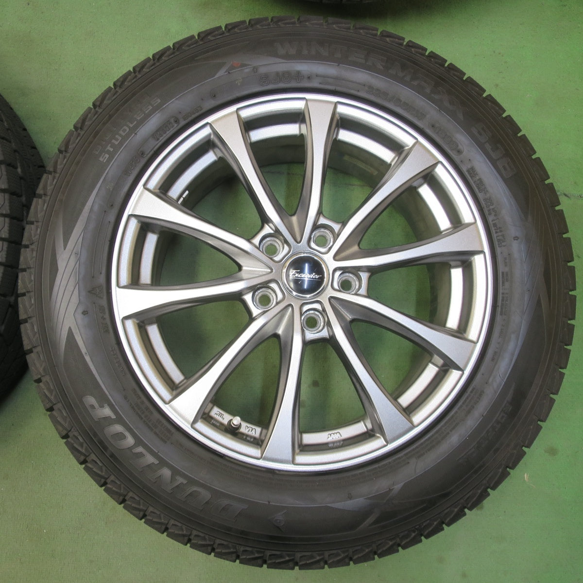 バリ溝！22年！キレイ！9.5分★スタッドレス 225/65R17 ダンロップ ウインターマックス SJ8 SJ8+ Exceeder エクシーダー 17インチ PCD114.3/5H★6041105イス
