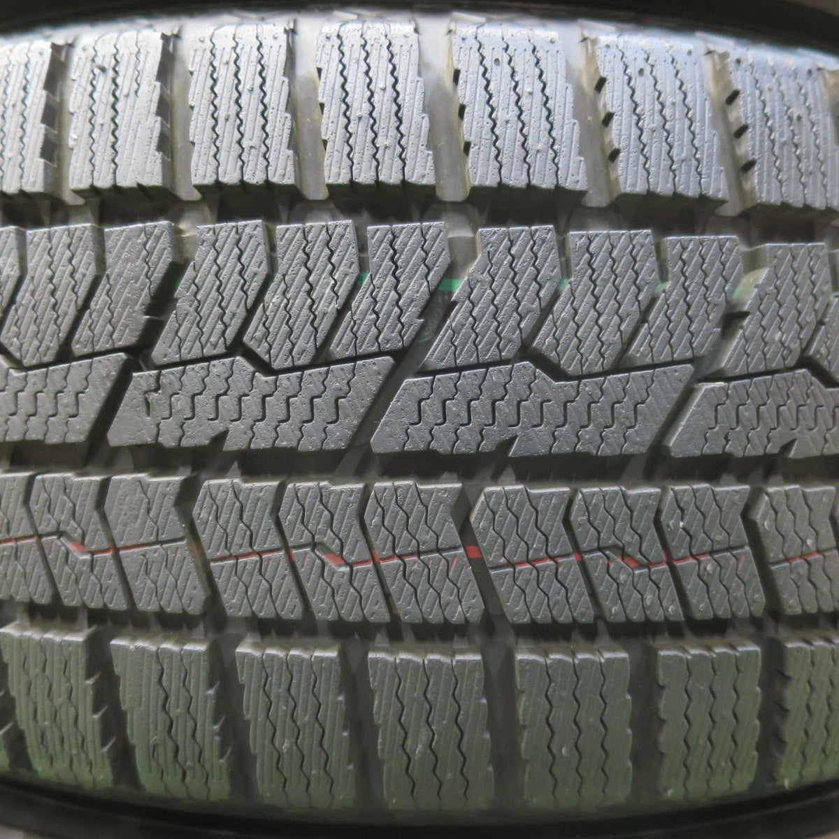 ほぼ未使用！22年！キレイ★スタッドレス 205/65R16 トーヨー オブザーブ GIZ2 VELVA CHARGE ヴェルヴァ 16インチ PCD114.3/5H★5122003イス