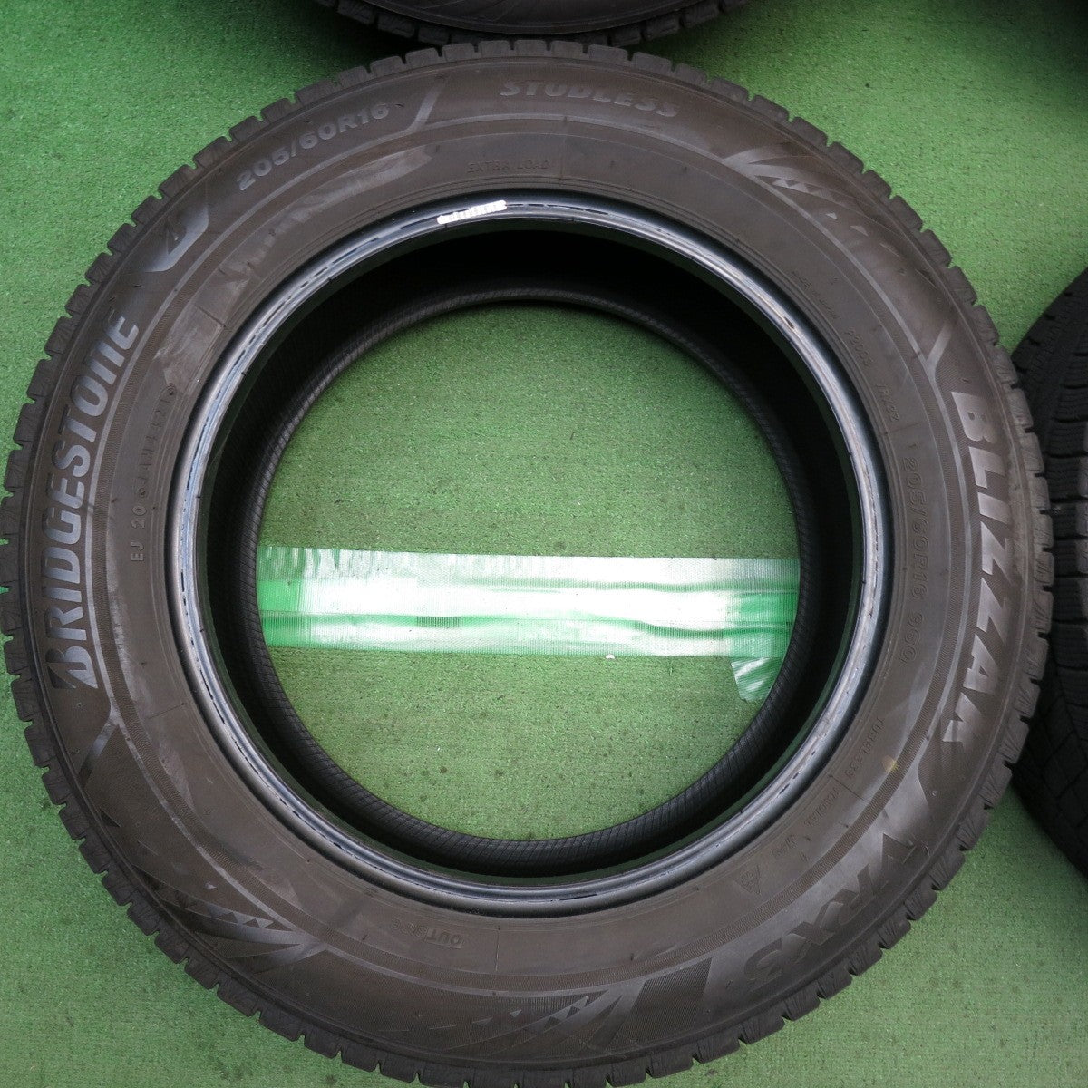バリ溝！9分◎スタッドレス 205/60R16 ブリヂストン ブリザック VRX3 タイヤ 16インチ ノア ヴォクシー ステップワゴン 等◎6091102KKスタ