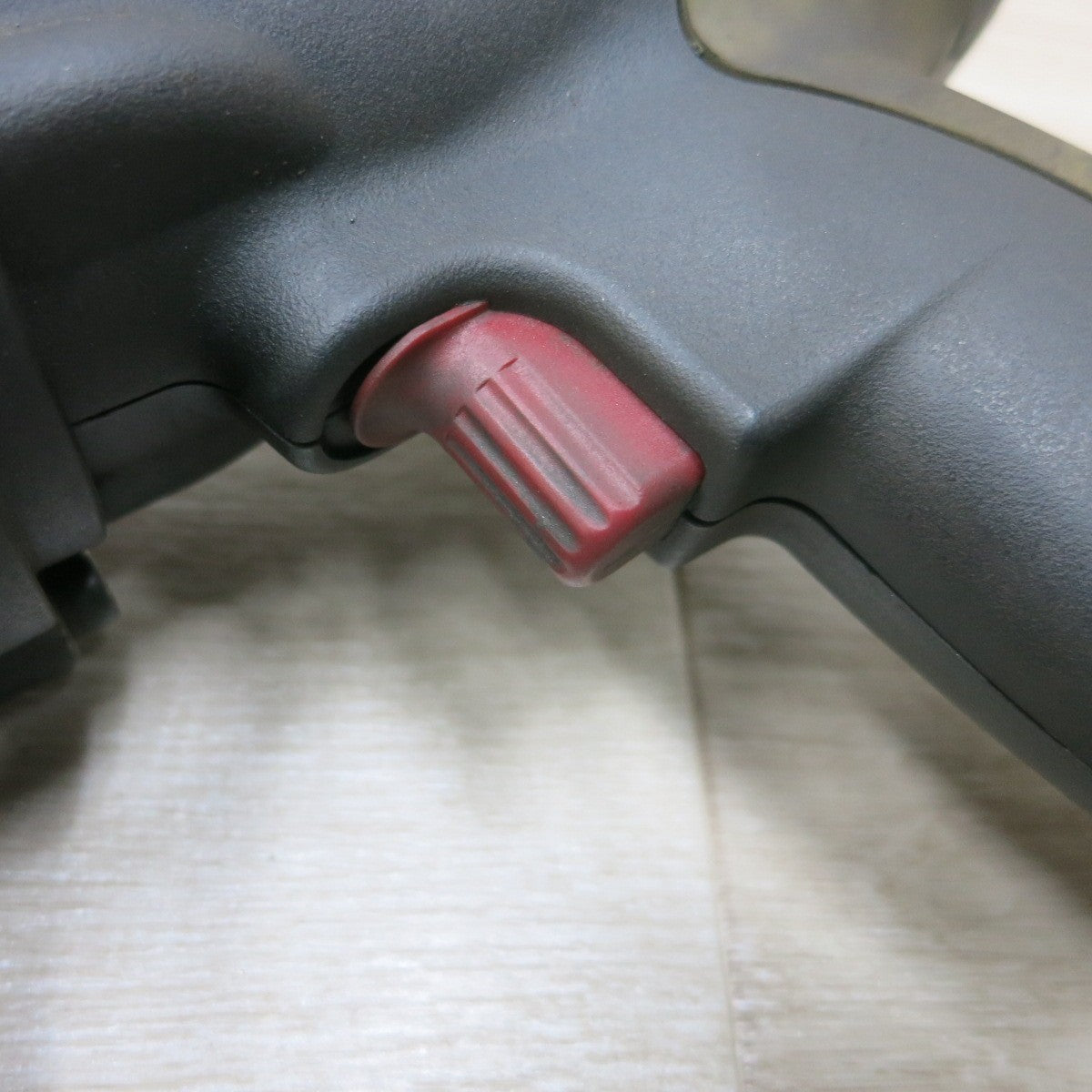 [送料無料] バッテリー2個付き◆イクラ コードレス パンチャー IS-MP15L IKURA 電動 工具 充電式 切断機 育良精機◆