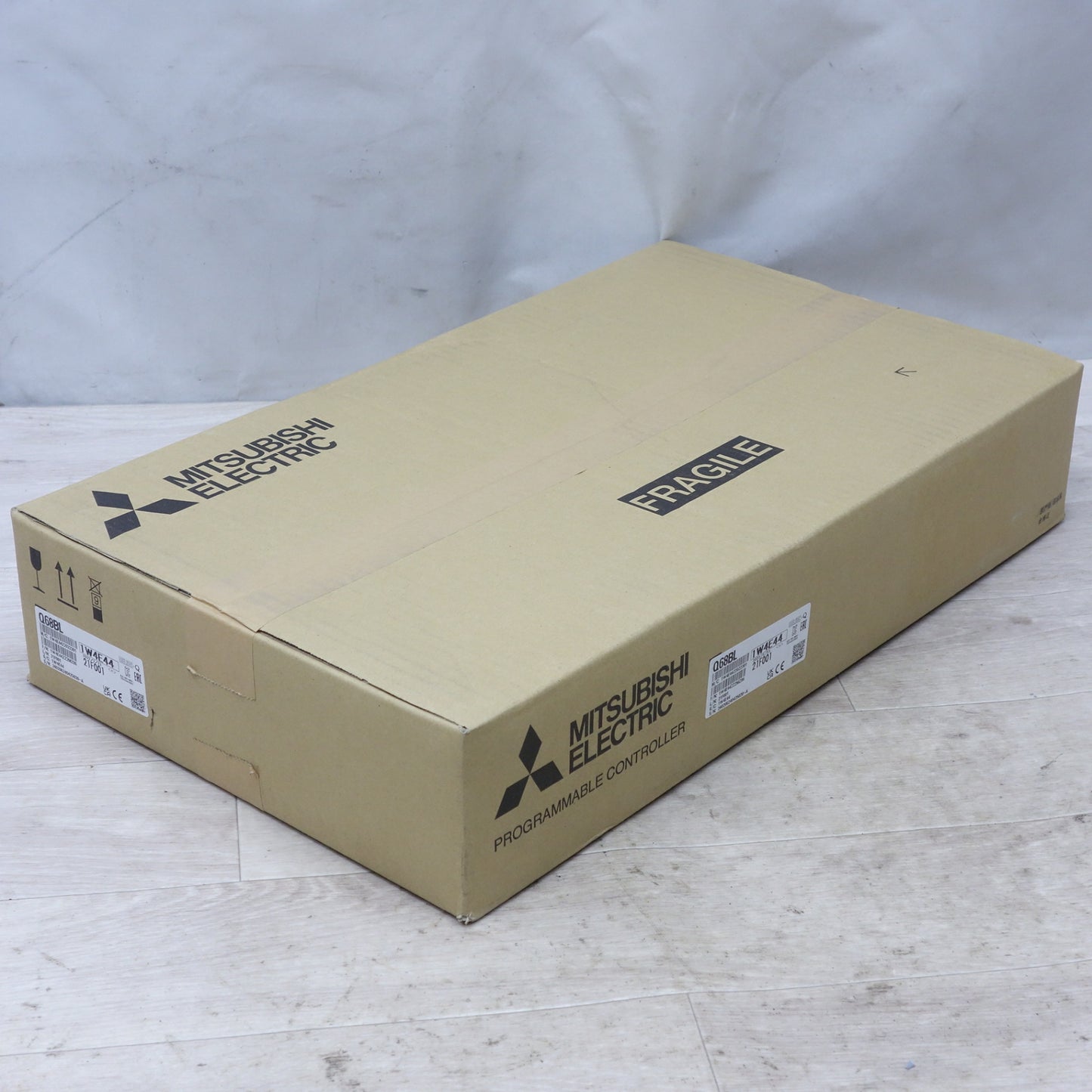●複数在庫有●[送料無料] 未使用◆三菱 シーケンサー ベースユニット Q68BL 1W4E44 21F001◆