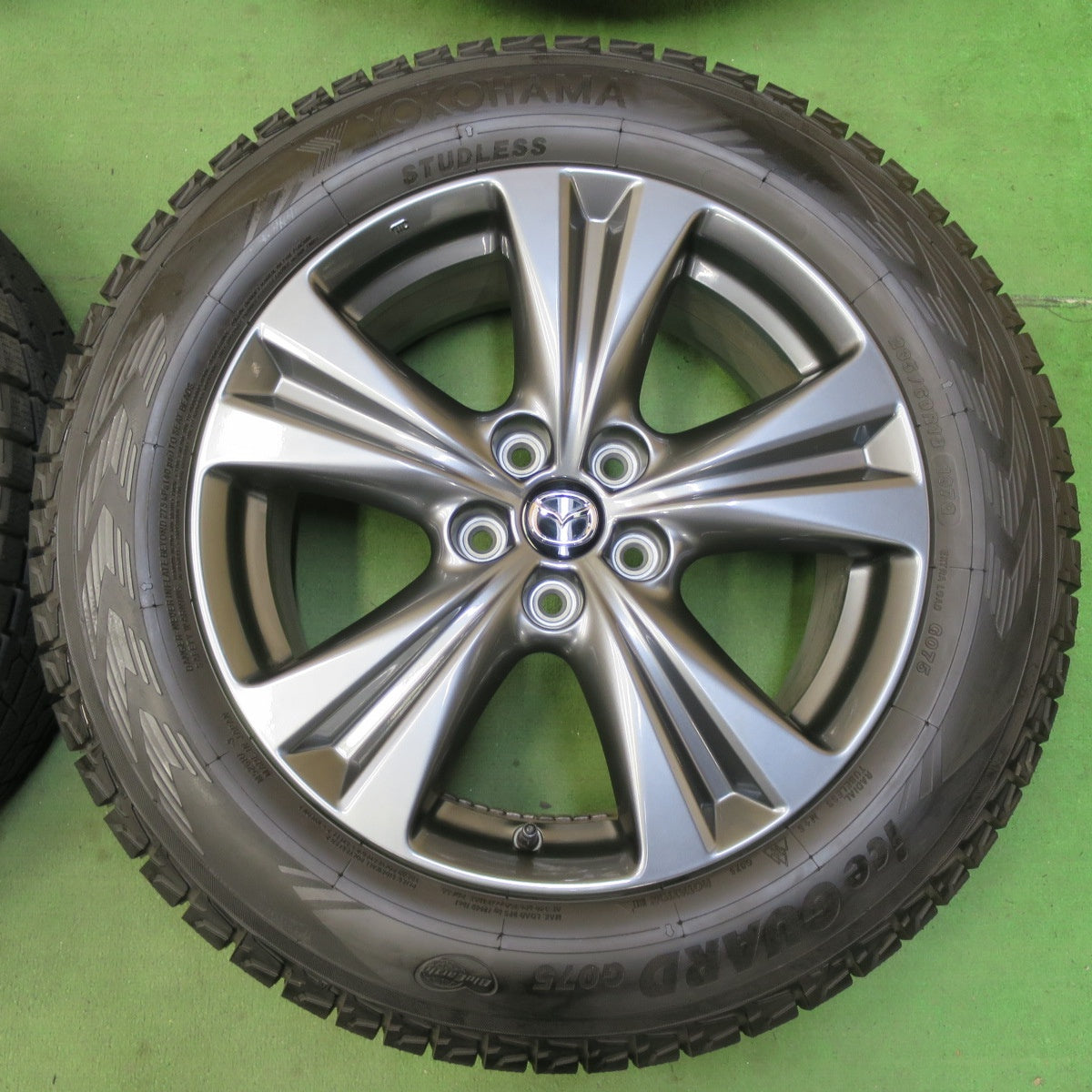 タイヤほぼ未使用！22年！キレイ★マツダ CX-60 純正 235/60R18 スタッドレス ヨコハマ アイスガード G075 18インチ CX60 PCD114.3/5H★5071005イス