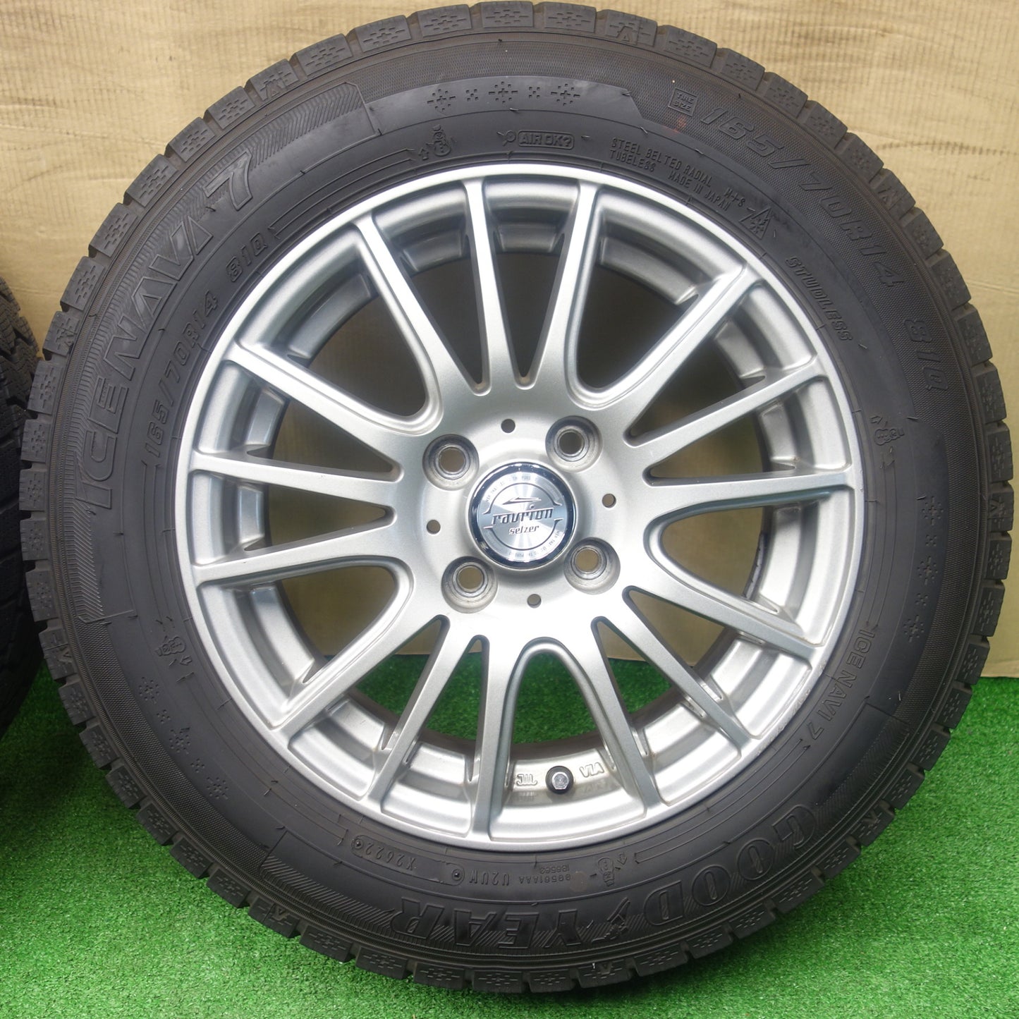 バリ溝！22年！キレイ！9.5分★スタッドレス 165/70R14 グッドイヤー アイスナビ7 ravrion selzer ラブリオン 14インチ PCD100/4H★6011501KTス