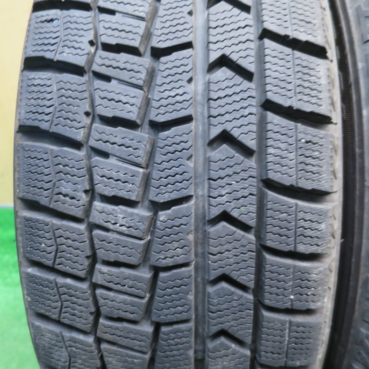 バリ溝！23年！キレイ！9.5分以上★プジョー 208 EUROTECH GAYA SOLI 195/55R16 スタッドレス ダンロップ ウインターマックス WM02 ユーロテック ガヤ ソリ 16インチ PCD108/4H★6020504NJス