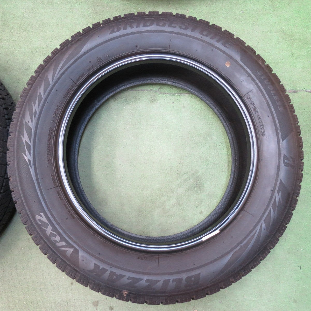 バリ溝！22年！9.5分★スタッドレス 225/60R17 ブリヂストン ブリザック VRX2 タイヤ 17インチ アルファード ヴェルファイア 等★6010705イスタ
