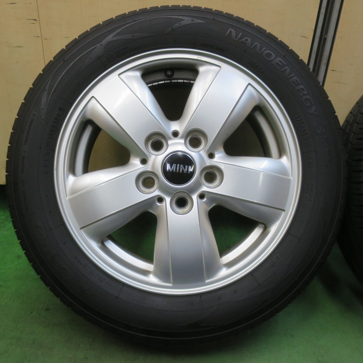 バリ溝！9.5分★MINI F56 ミニ クーパー 純正 175/65R15 トーヨー ナノエナジー3 プラス 15インチ PCD112/5H★6020602イノ