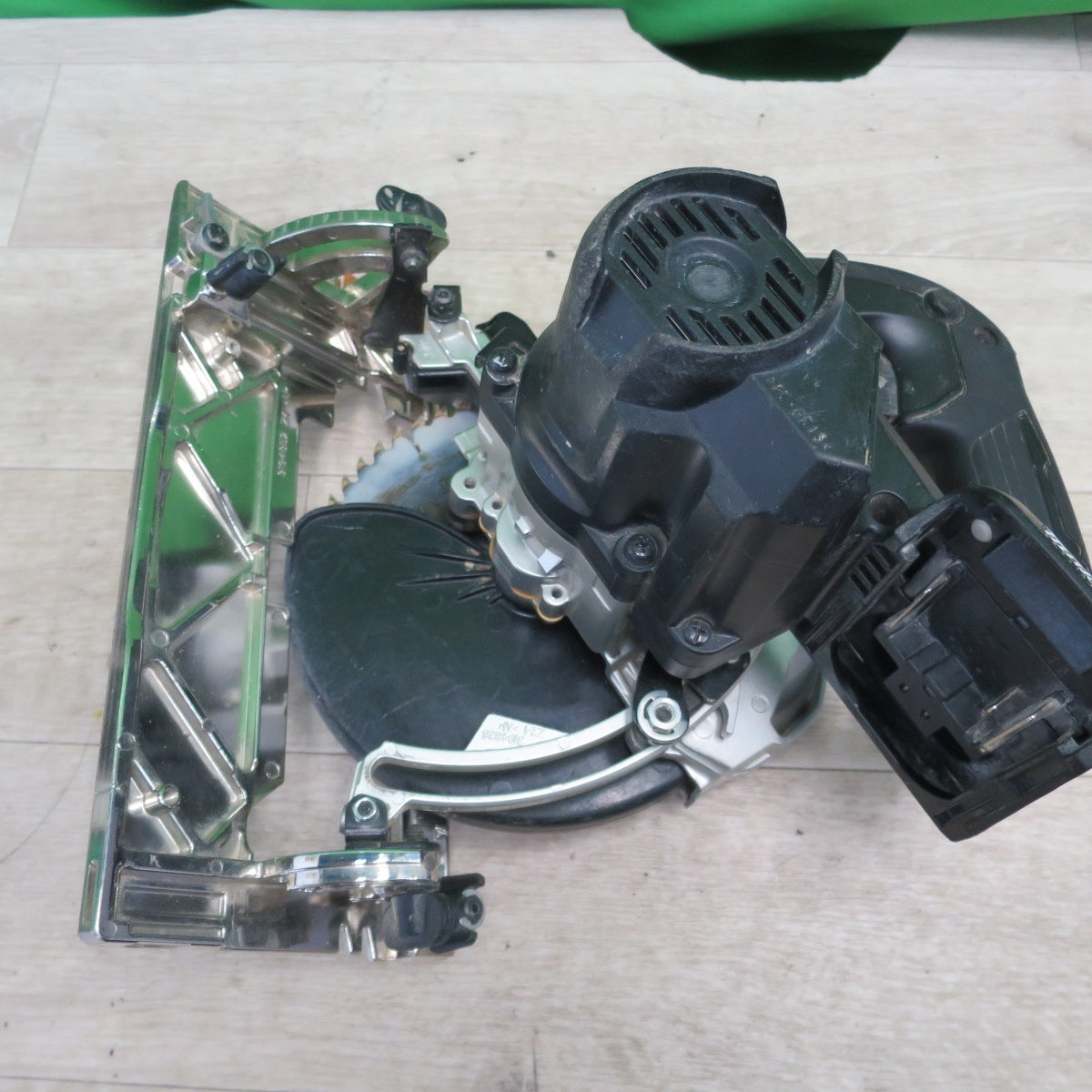 [送料無料] ☆マキタ 165mm 充電式 マルノコ HS631D 電動 工具 makita 丸ノコ 丸のこ 丸鋸 木工用☆