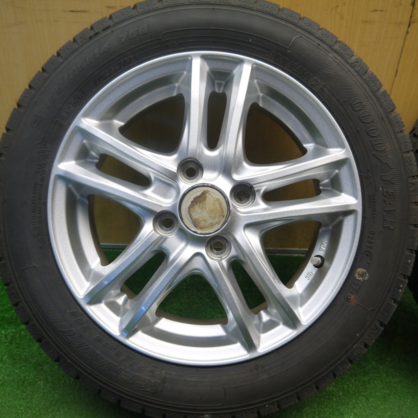 バリ溝！キレイ！9.5分以上★スタッドレス 155/65R14 グッドイヤー アイスナビ7 Linz SR5 リンツ 14インチ PCD100/4H★6012005Hス