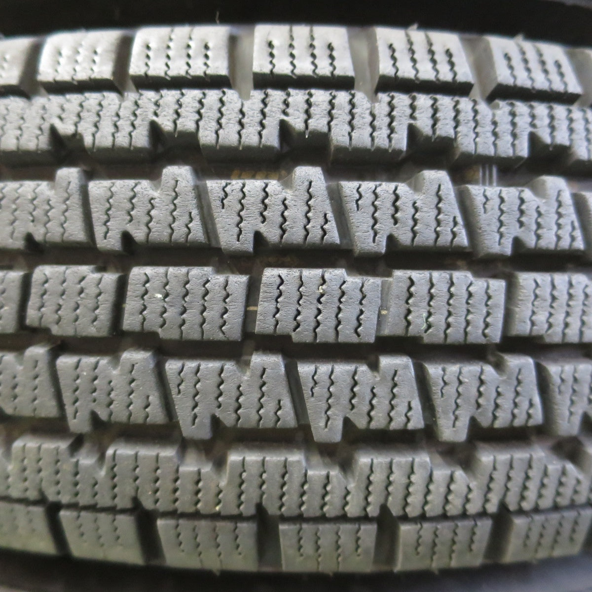 バリ溝！24年！9分★スタッドレス 145/80R12 80/78N ブリヂストン W300 スチール ホイール 12インチ PCD100 110 114.3/4H マルチ★6042010イス
